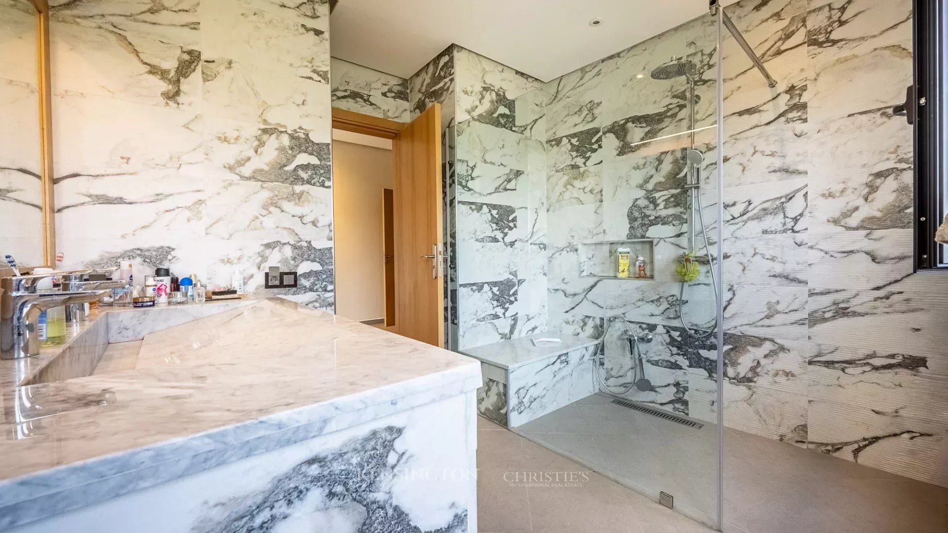 6 Bedroom Villa/Townhouse's Image 14