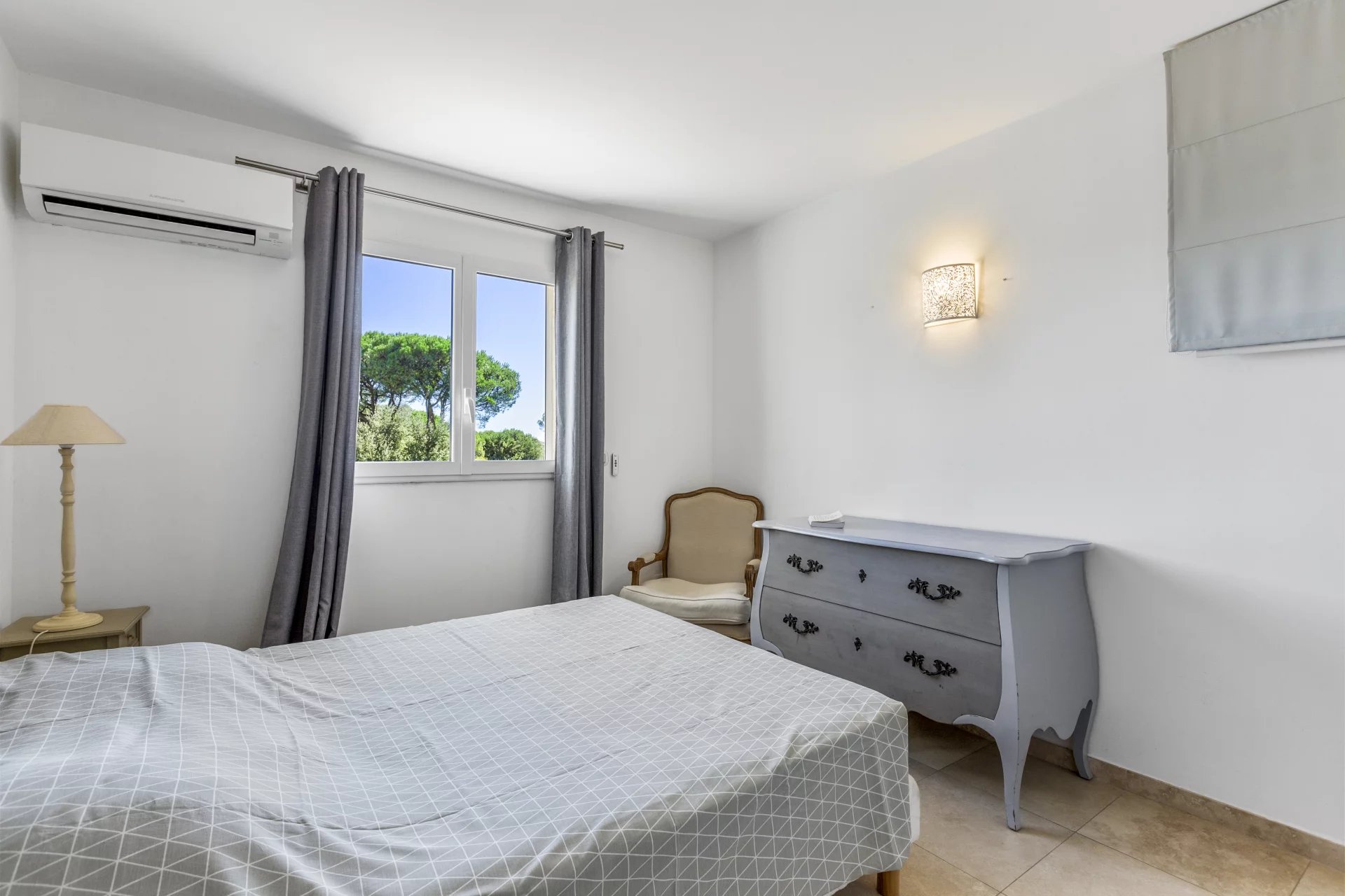 Recent villa in a secure domain - Sainte Maxime