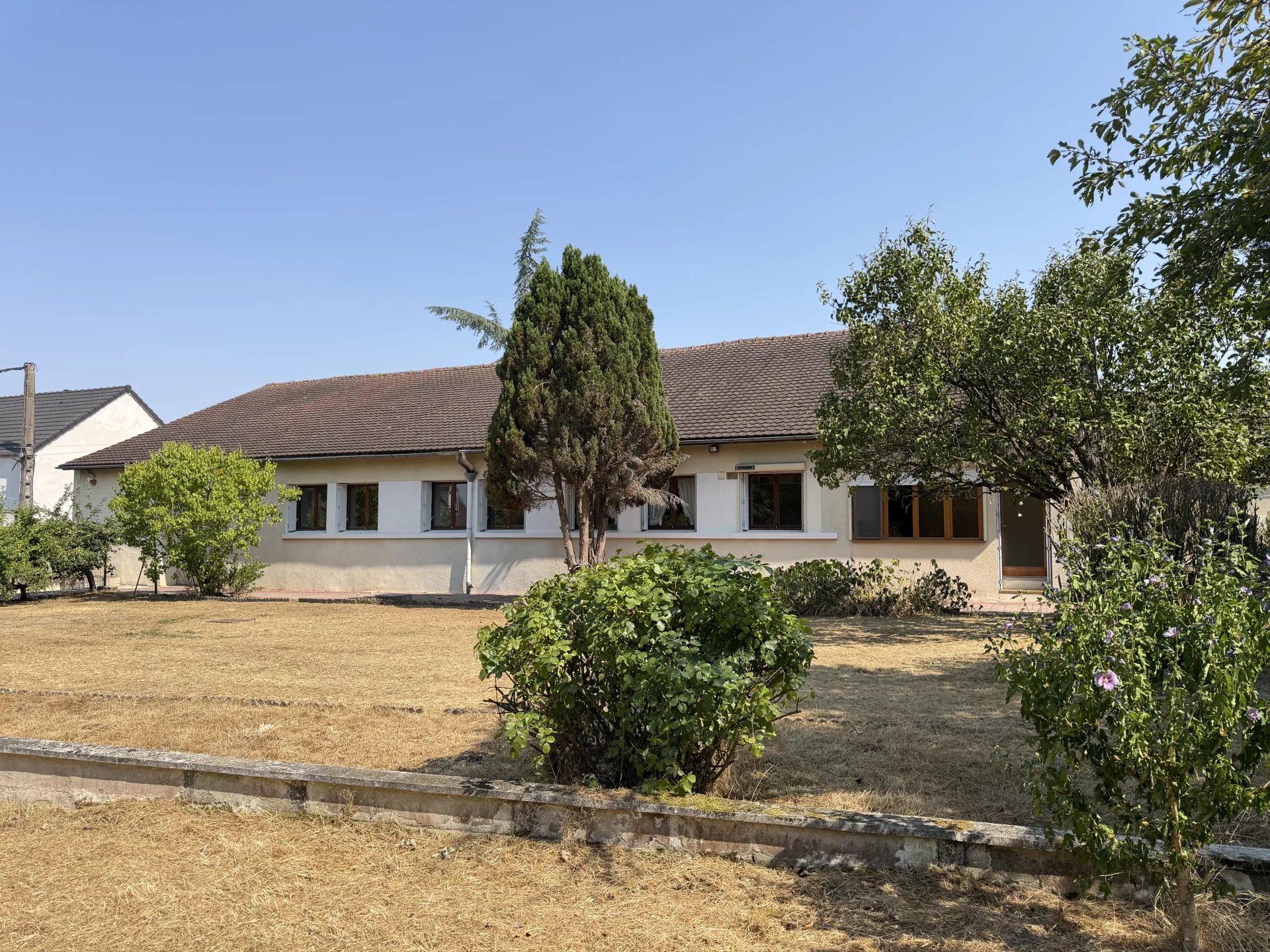 À 10 min d'Auxerre - Maison familiale de 158 m² dans un bourg avec commerces