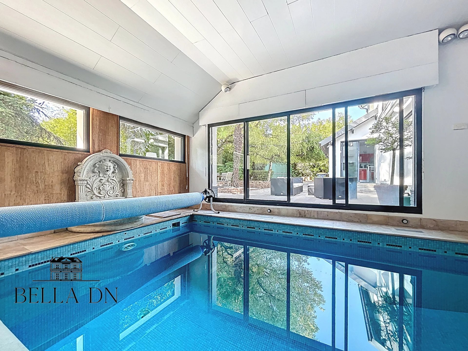 EDEN – House with Indoor Pool and Large Garage – 5 Bedrooms – 330 m²