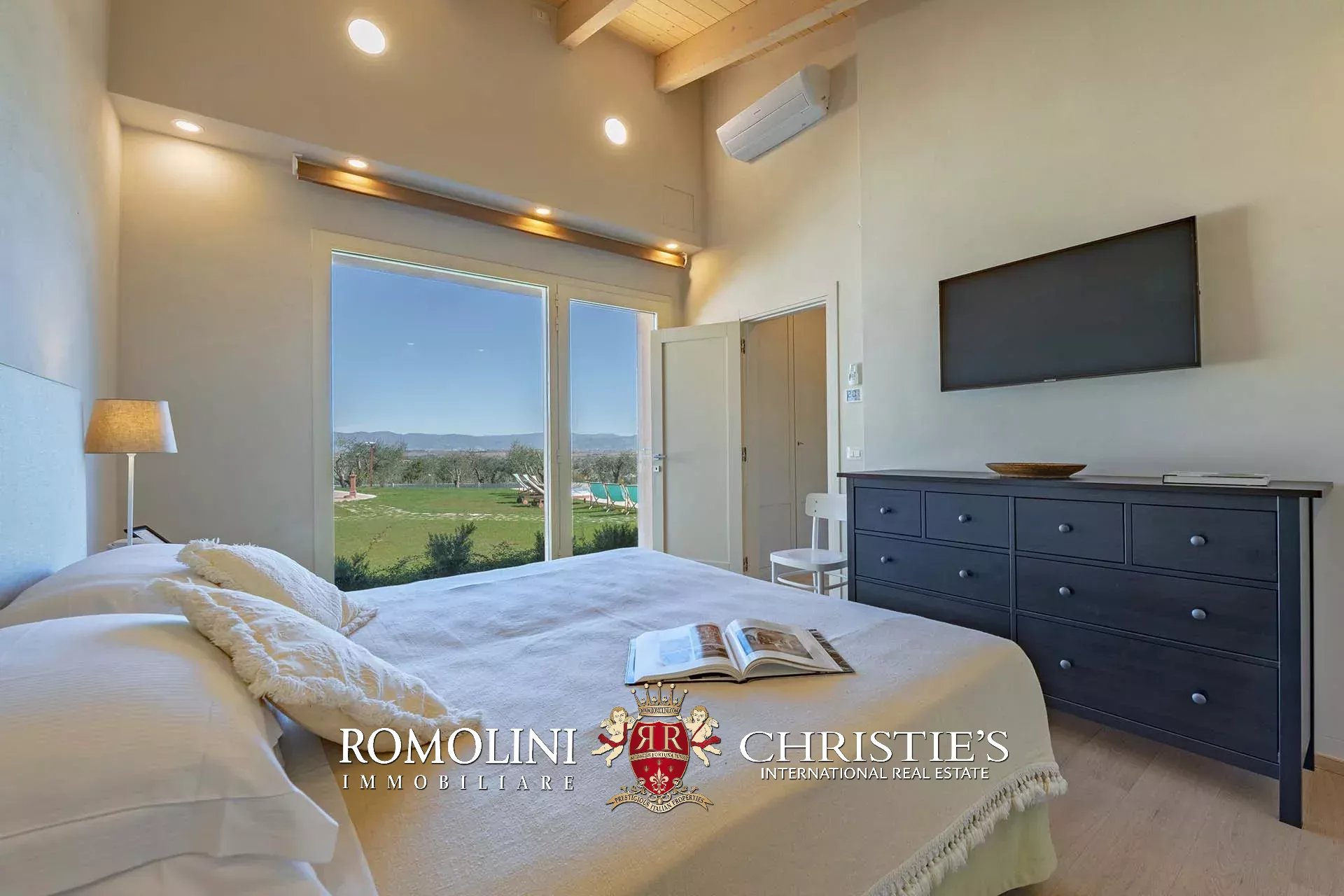 7 Bedroom Villa/Townhouse's Image 102