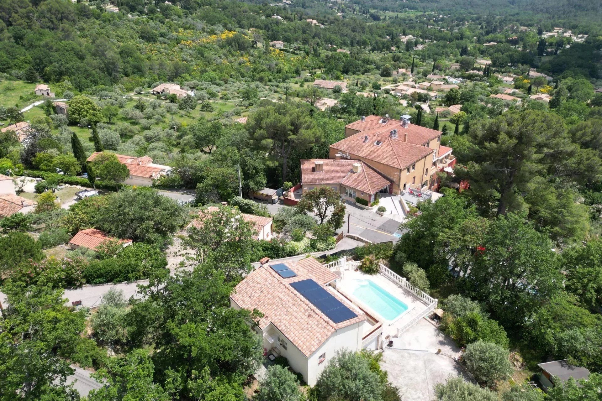Renovated villa with studio, close to the village - Seillans