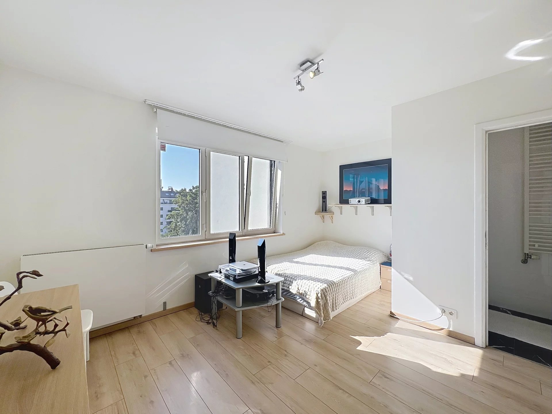 Apartment 3 bedrooms , 1 office , terrace