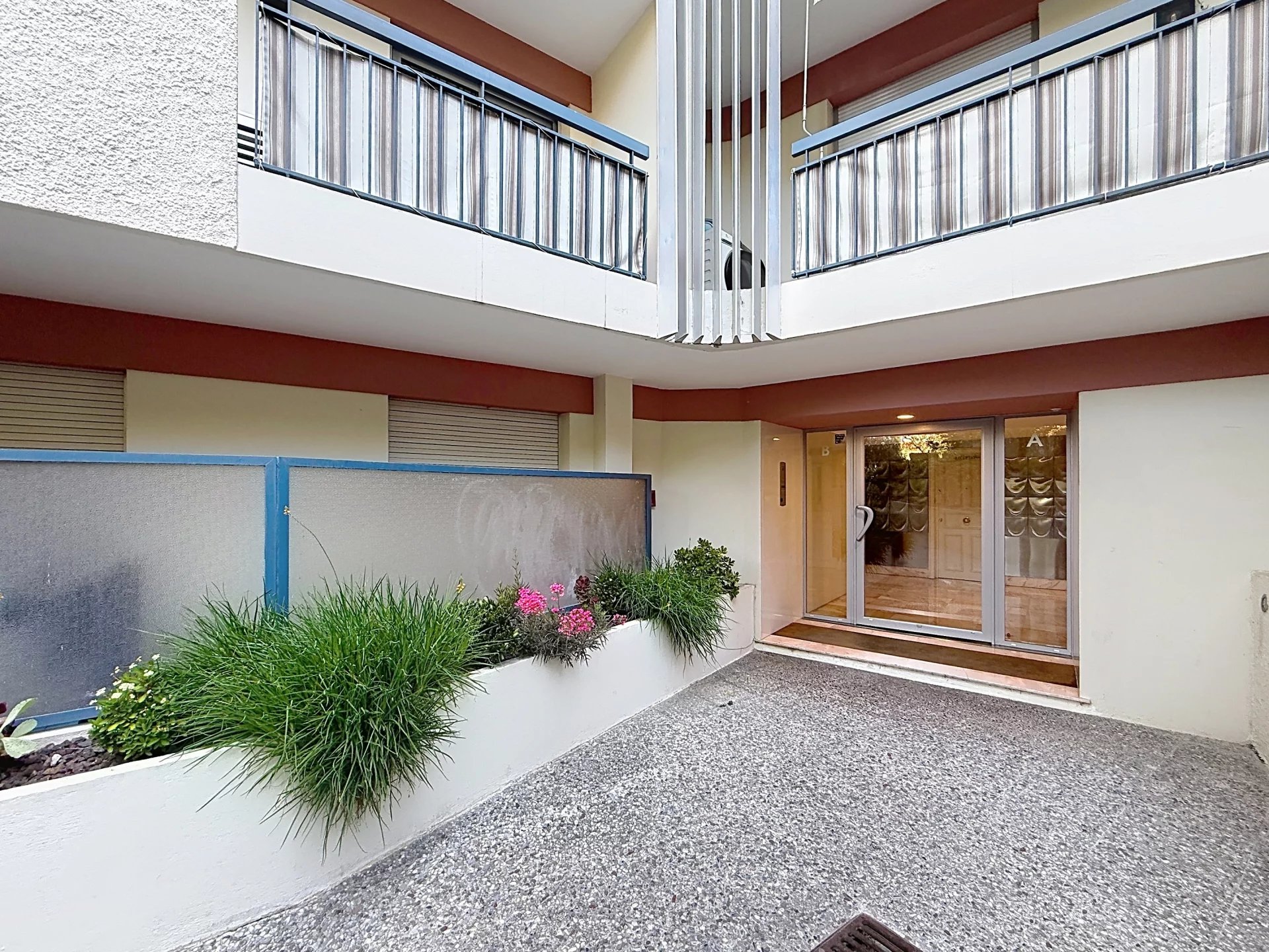 Nice Ouest Fabron/F1 37 m²/calme/proche commodités ,commerces et IUT