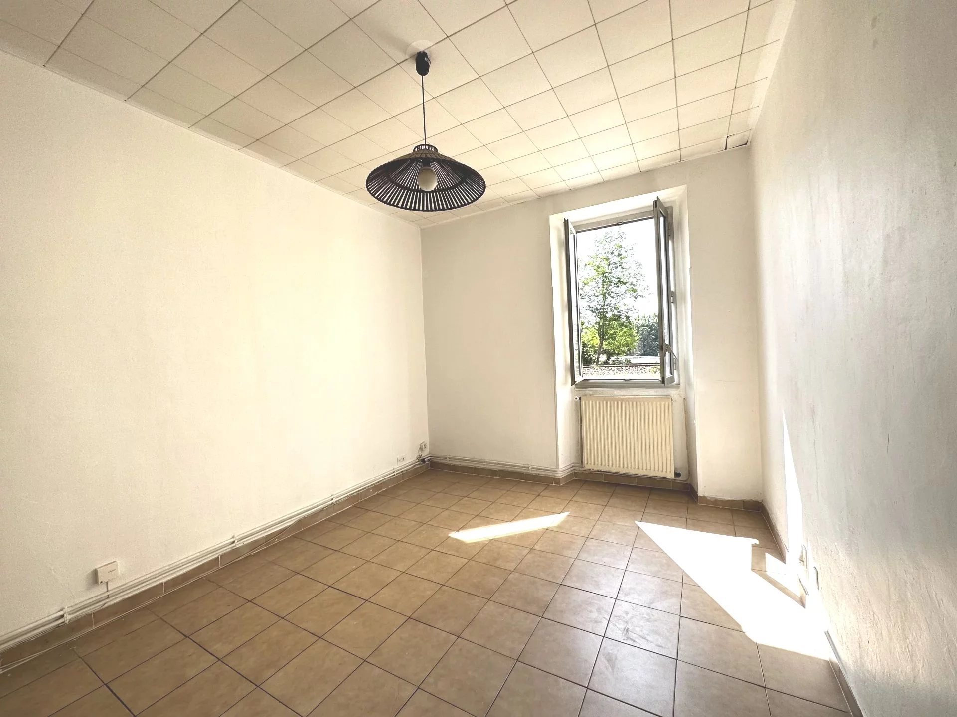 3 ROOMS - CENTER