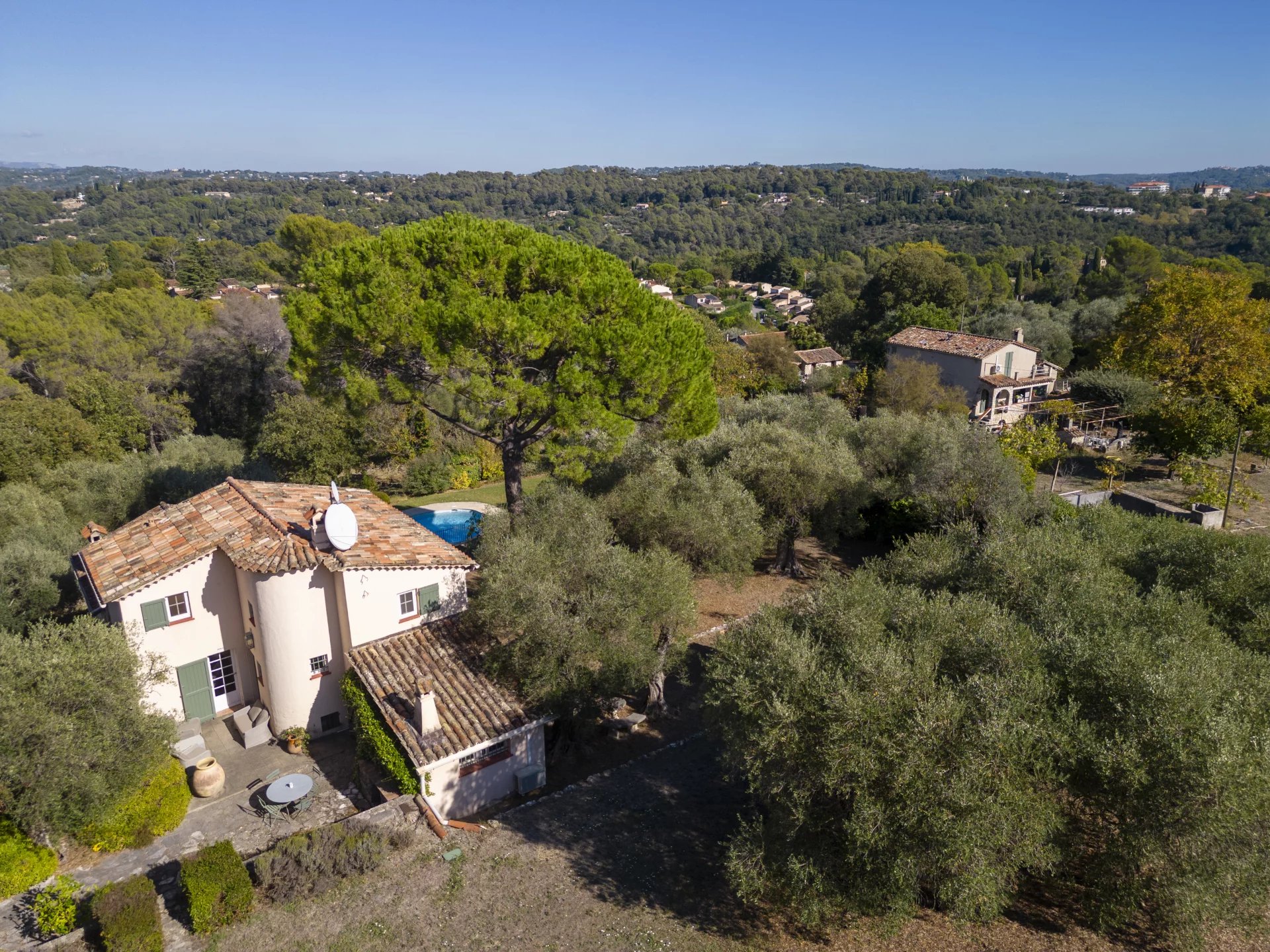 Beautiful house with swimming pool and large grounds - Grasse St Jacques Beautiful house with swimming pool and large grounds - Grasse St Jacques
