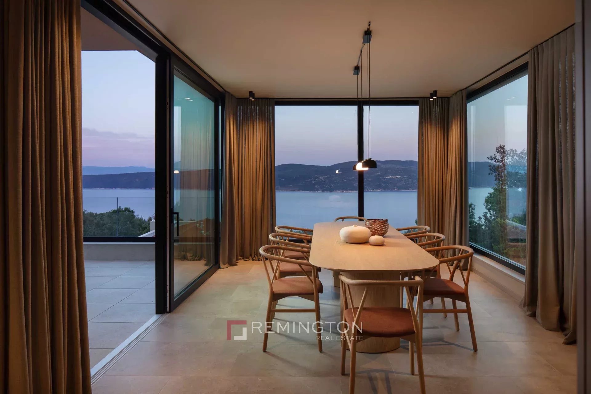 4 Bedroom Villa/Townhouse's Image 5
