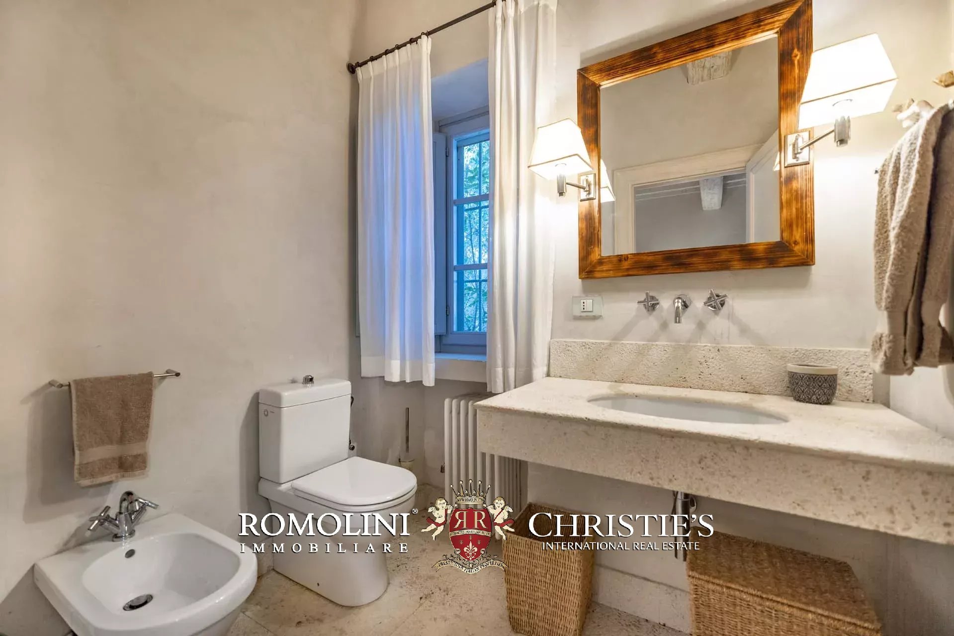 EQUESTRIAN SEA VIEW WINE ESTATE WITH VINEYARDS FOR SALE CLOSE TO BOLGHERI, TUSCANY