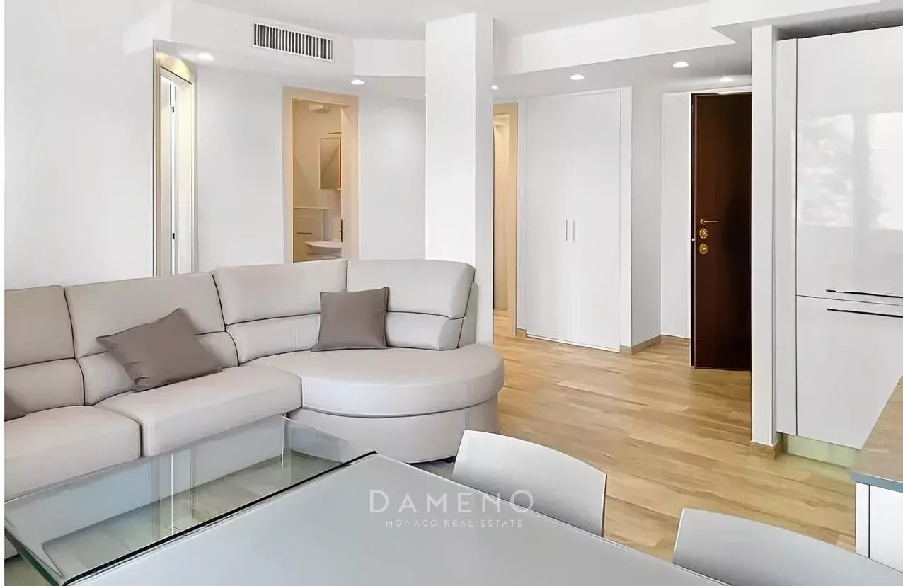 3 pièces à Roquebrune-Cap-Martin en bord de mer.