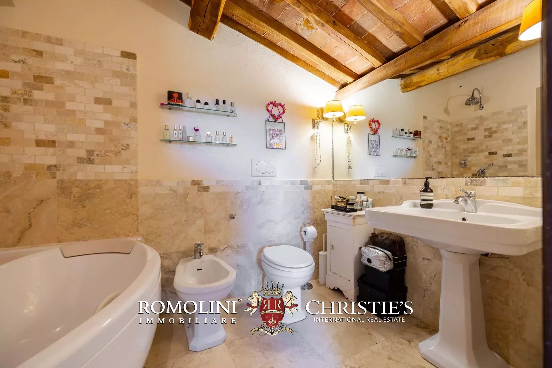 6 Bedroom Villa/Townhouse's Image 54