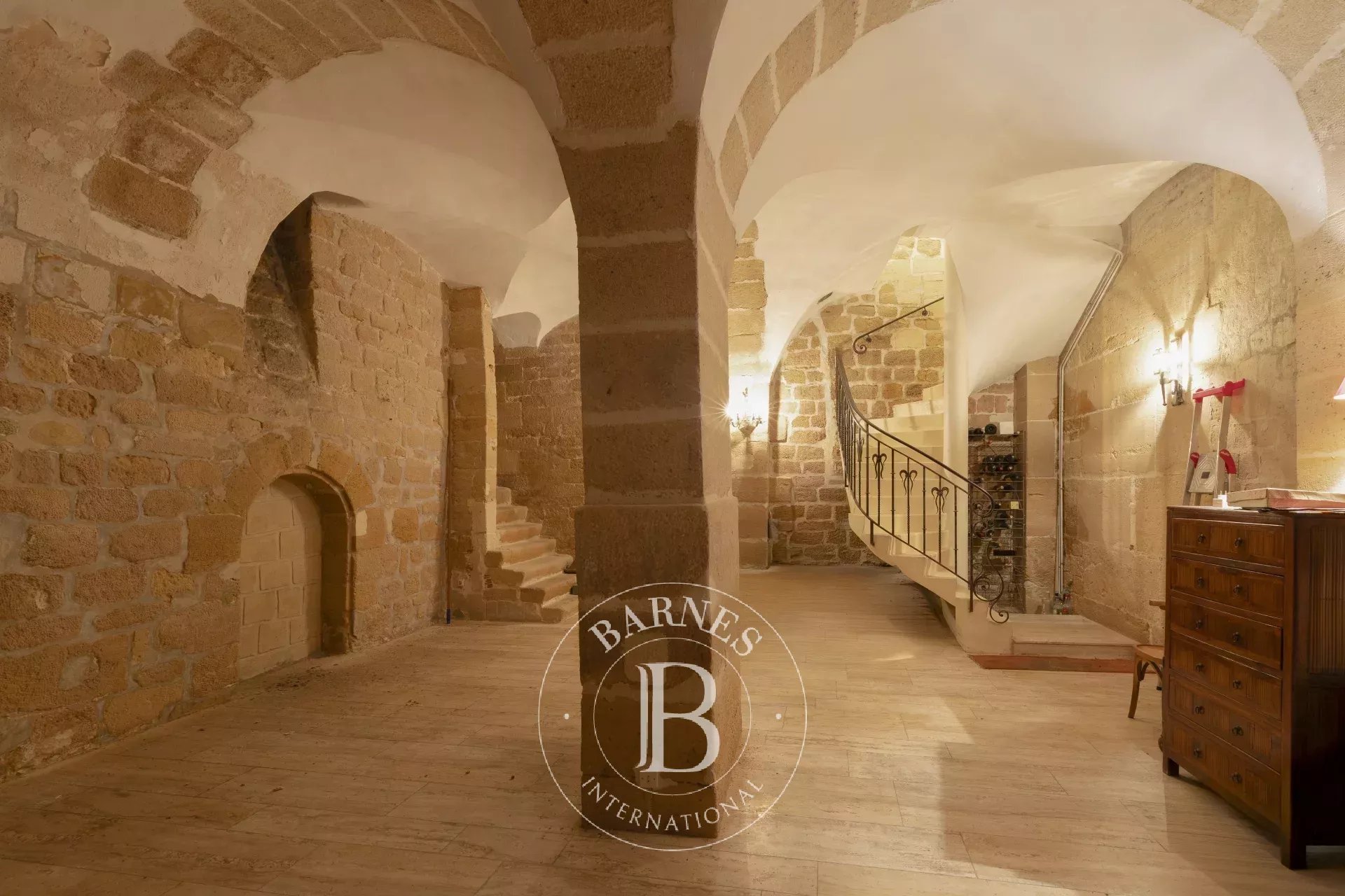 Daire Paris 4ème - picture 6