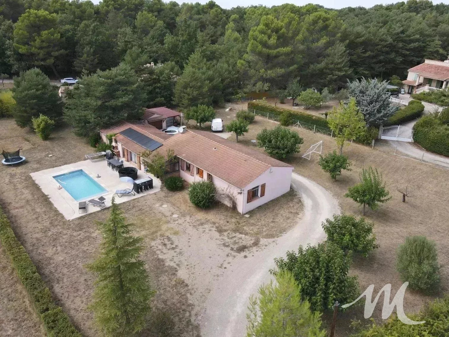 Maison individuelle  avec terrain et piscine