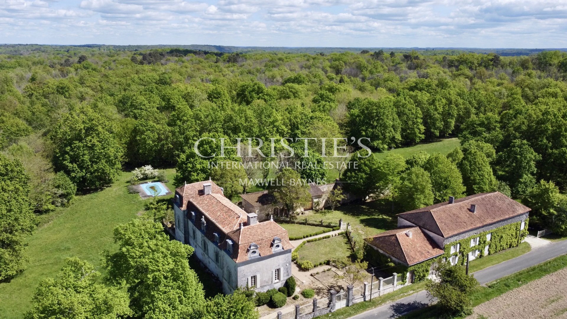 6 Bedroom Chateau's Image 34
