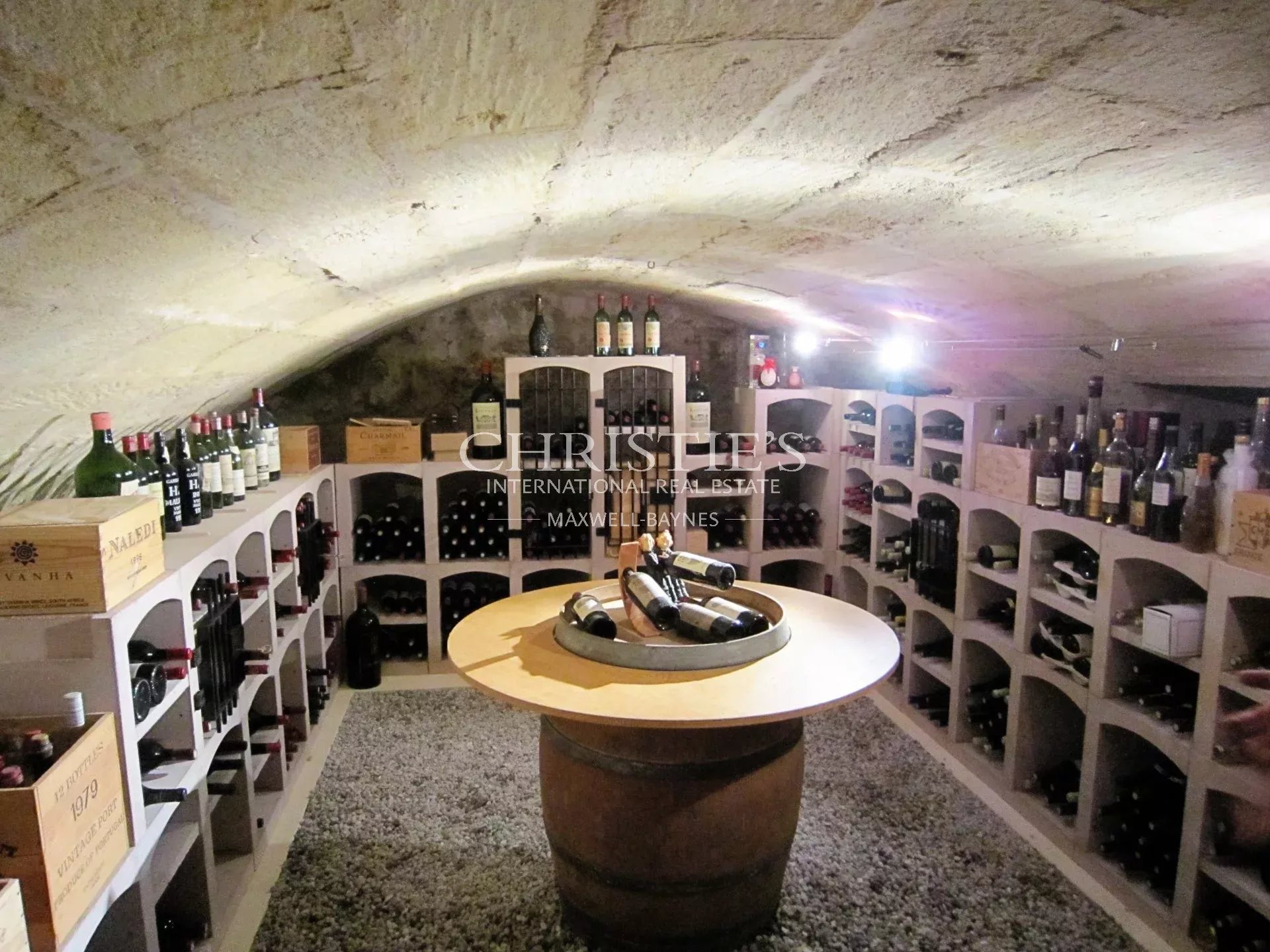 6 Bedroom Vineyard's Image 7