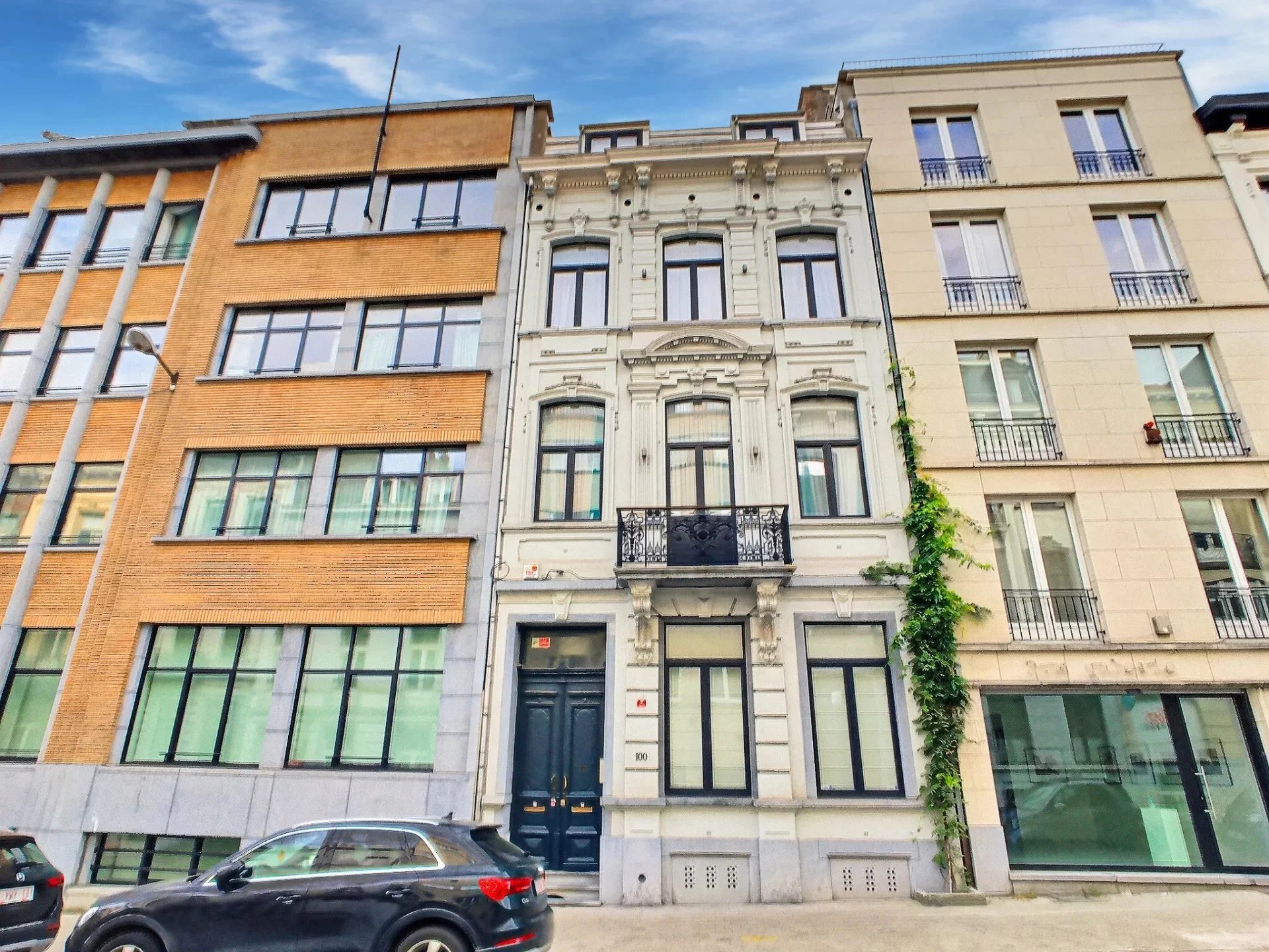 Apartment 3 bedrooms , 1 office , terrace