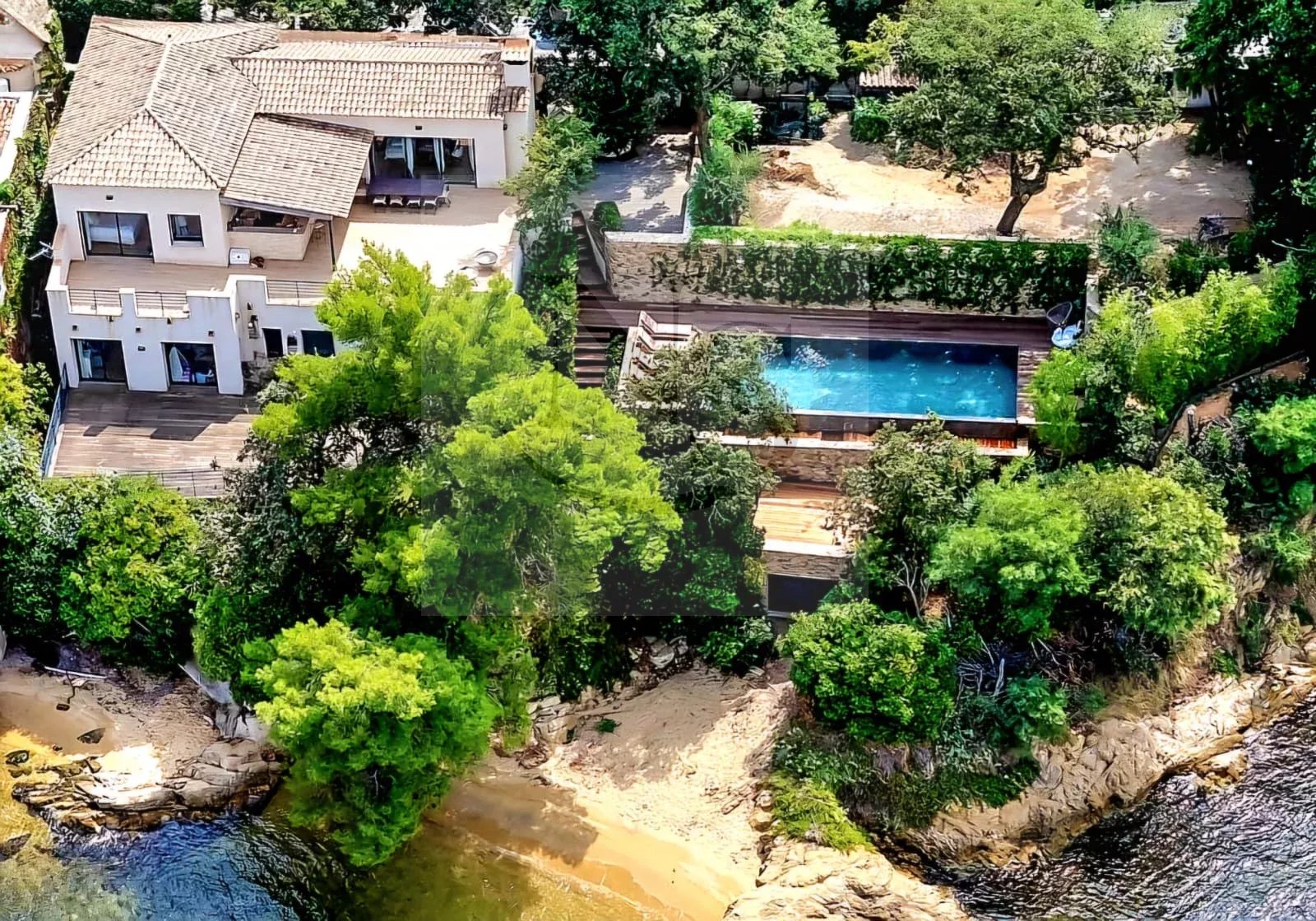 SAINT-TROPEZ / MAISON DE PLAGE PIED DANS L’EAU - PLAGE PRIVÉE - Photo 2