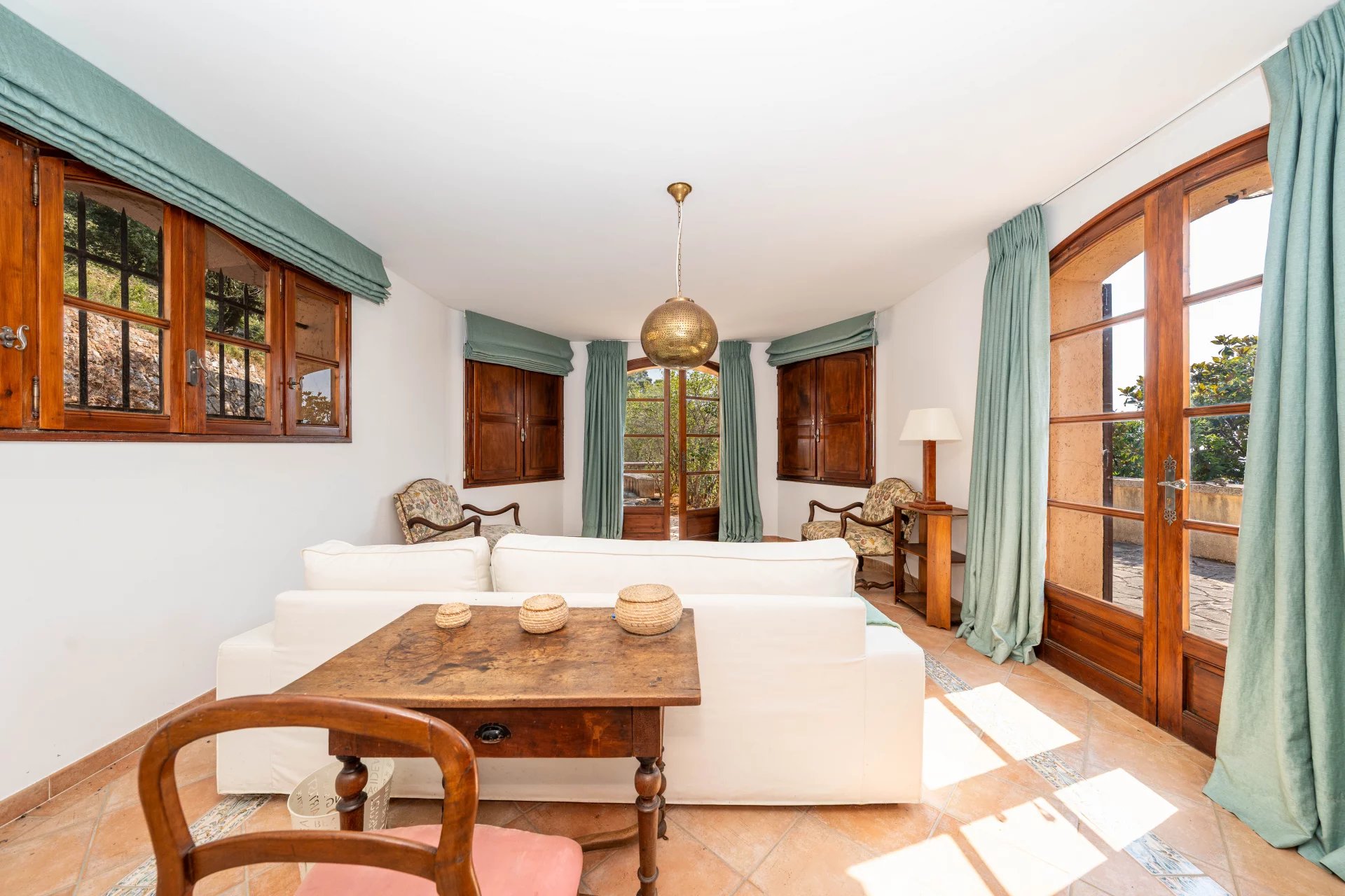  Image of Villa - 12 Bedrooms for Sale in Alpes-Maritimes-Grasse-France, Image 9