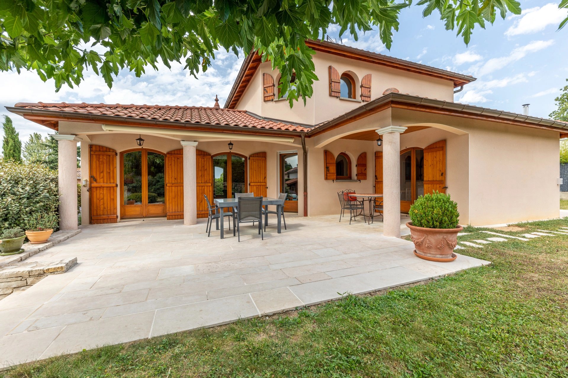 Belle villa de 147 m²  avec piscine à Chasselay (69380)