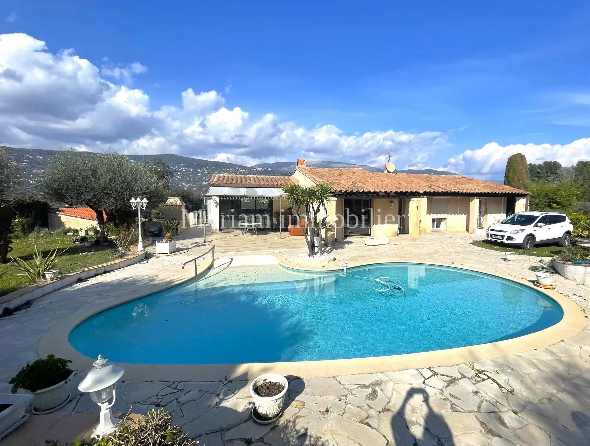 Villa 5  pièces piscine  Vue dégagée à PEYMEINADE