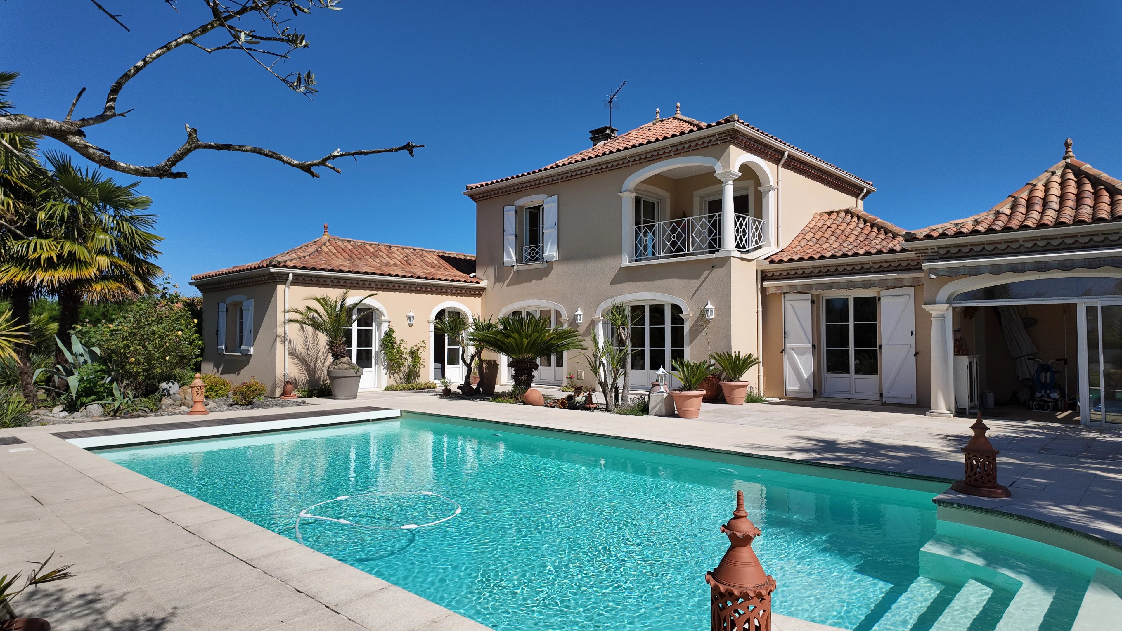 Villa avec piscine et vue sur les Pyrénées