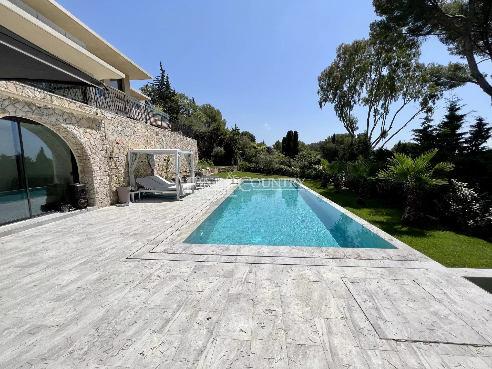 Photo of Villa for sale in Mougins with panoramic sea view