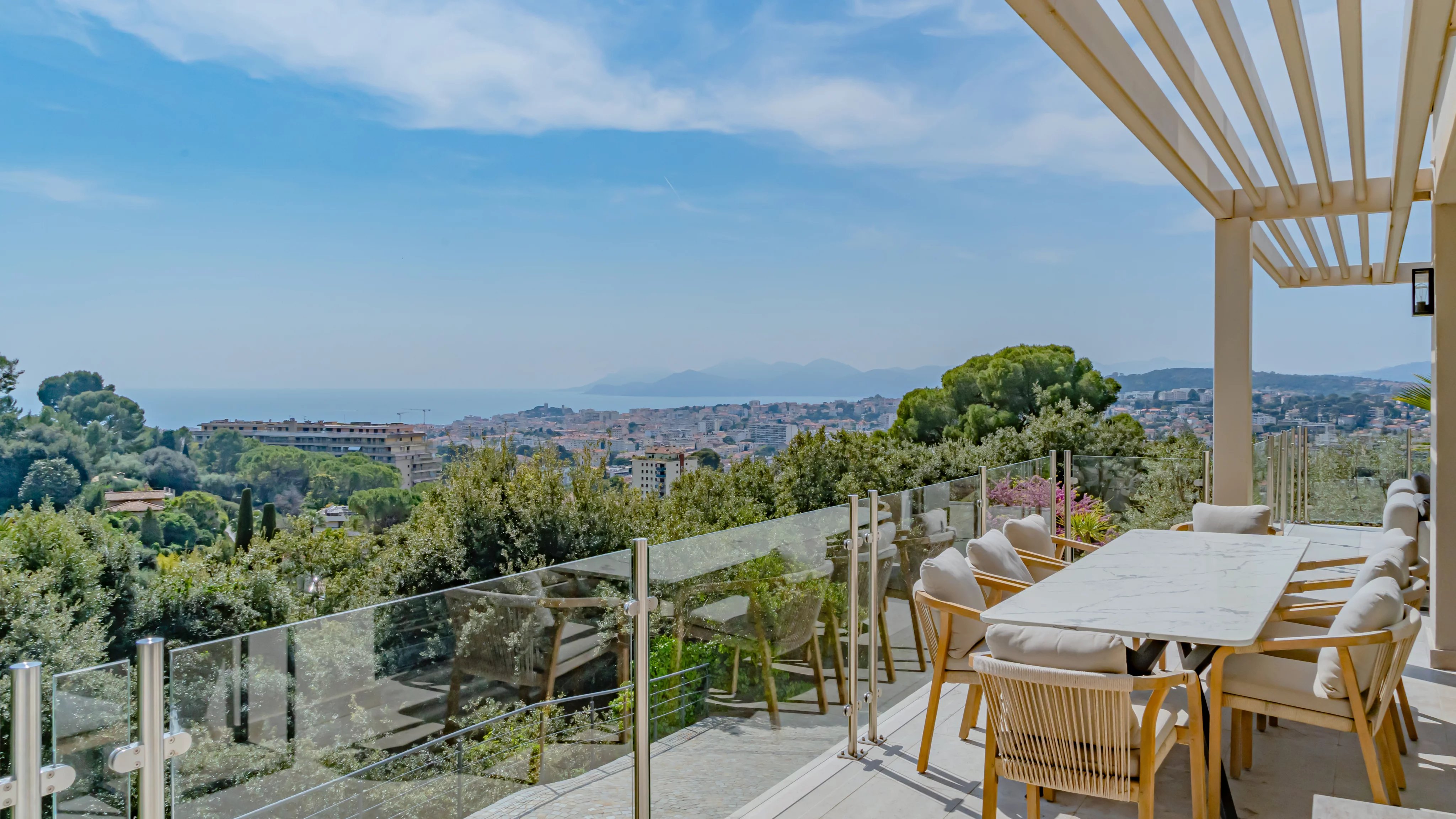 Belle villa moderne vue mer
