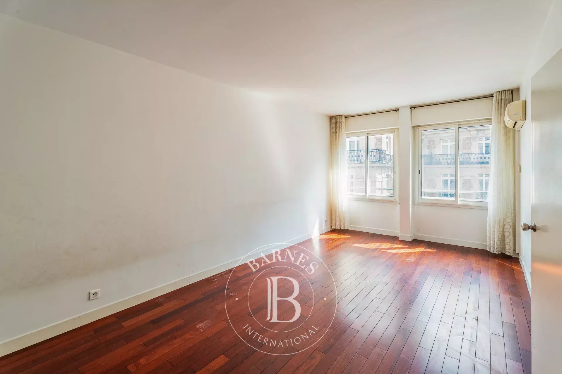 Daire Paris 8ème - picture 7