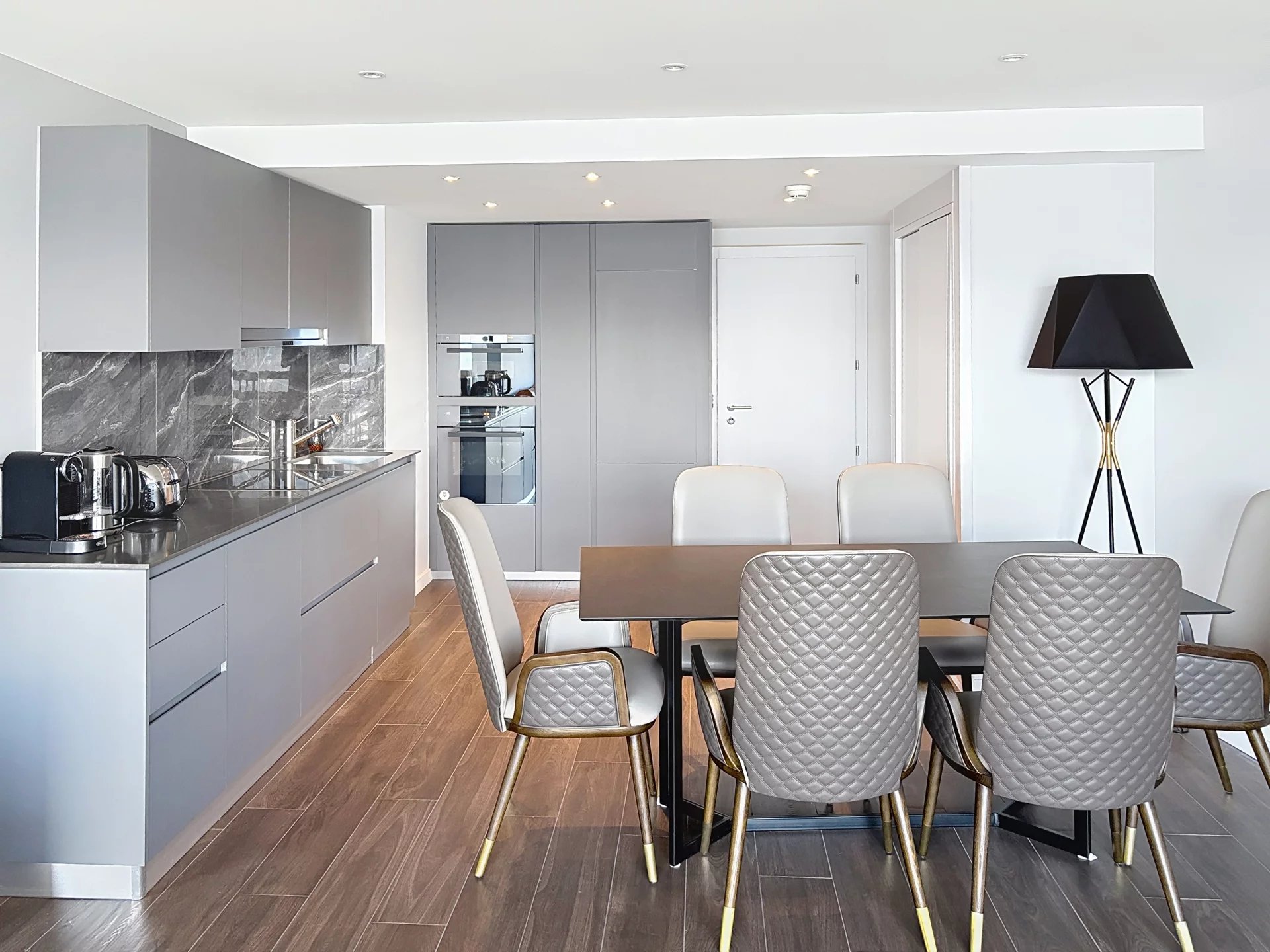 Deux magnifiques appartements de standing reliés avec une avec une vue panoramique sur les Alpes