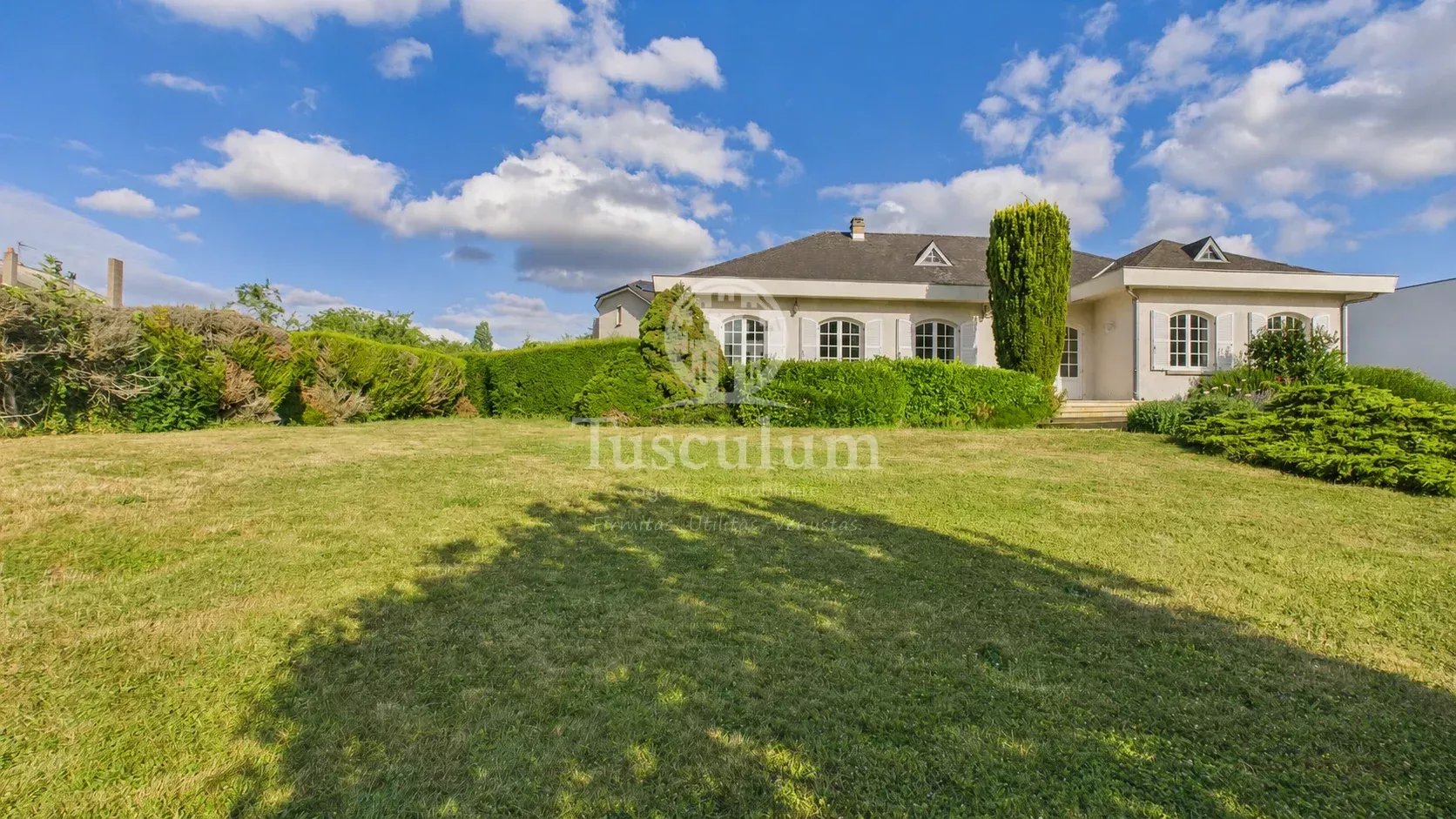 VEYMERANGE – Maison familiale de 245 m² sur vaste terrain piscinable