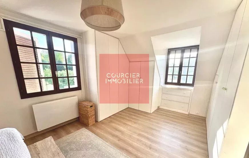 LE MESNIL SAINT DENIS (78) A VENDRE MAISON DE 195 M²