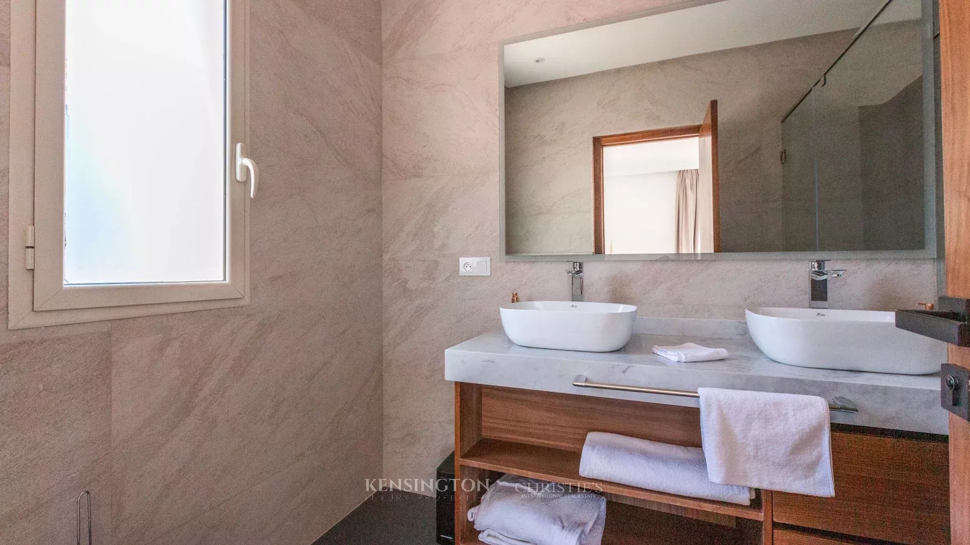 5 Bedroom Villa/Townhouse's Image 38