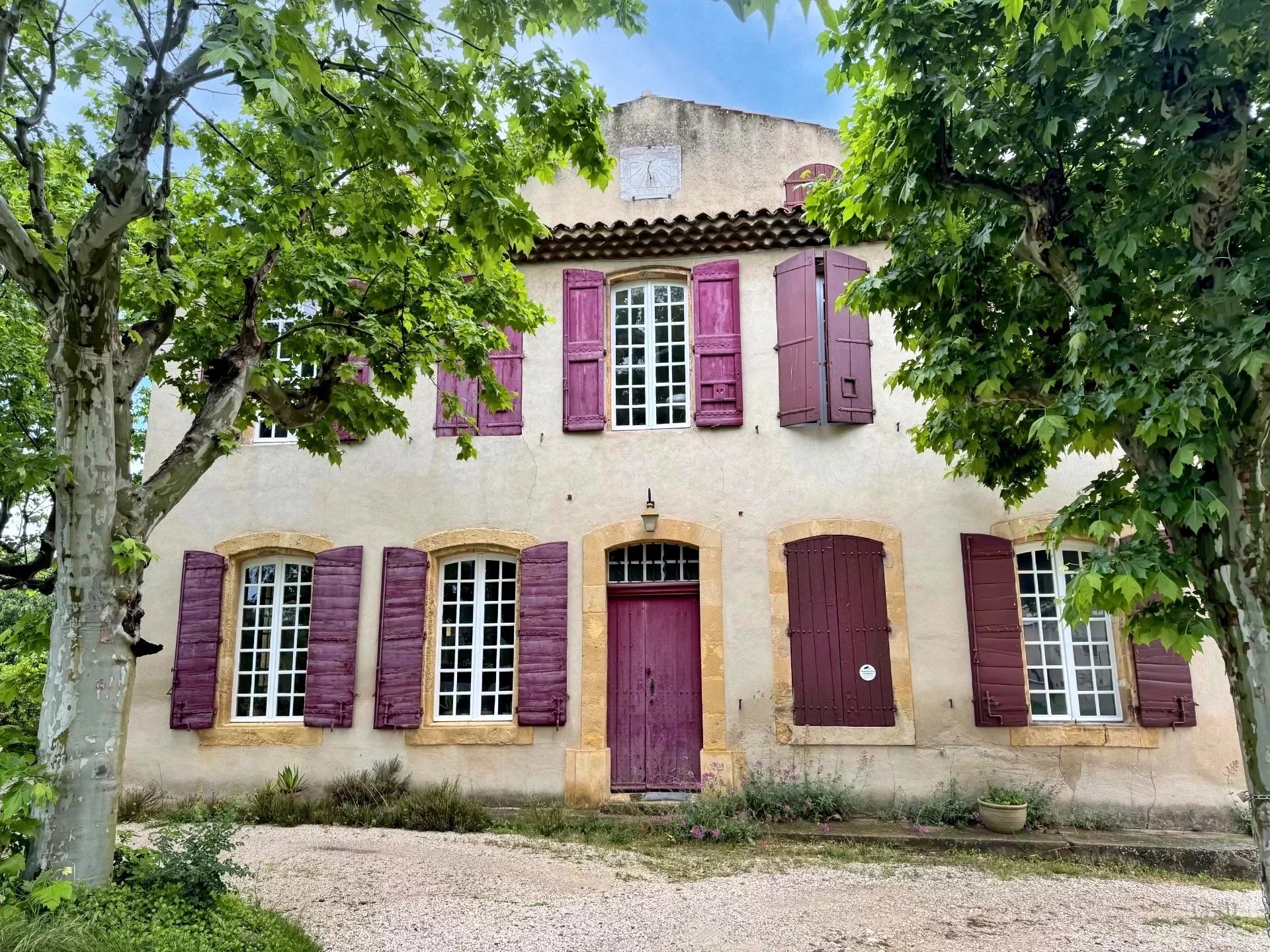 Demi-bastide à restaurer à 10 minutes du centre d'Aix-en-Provence
