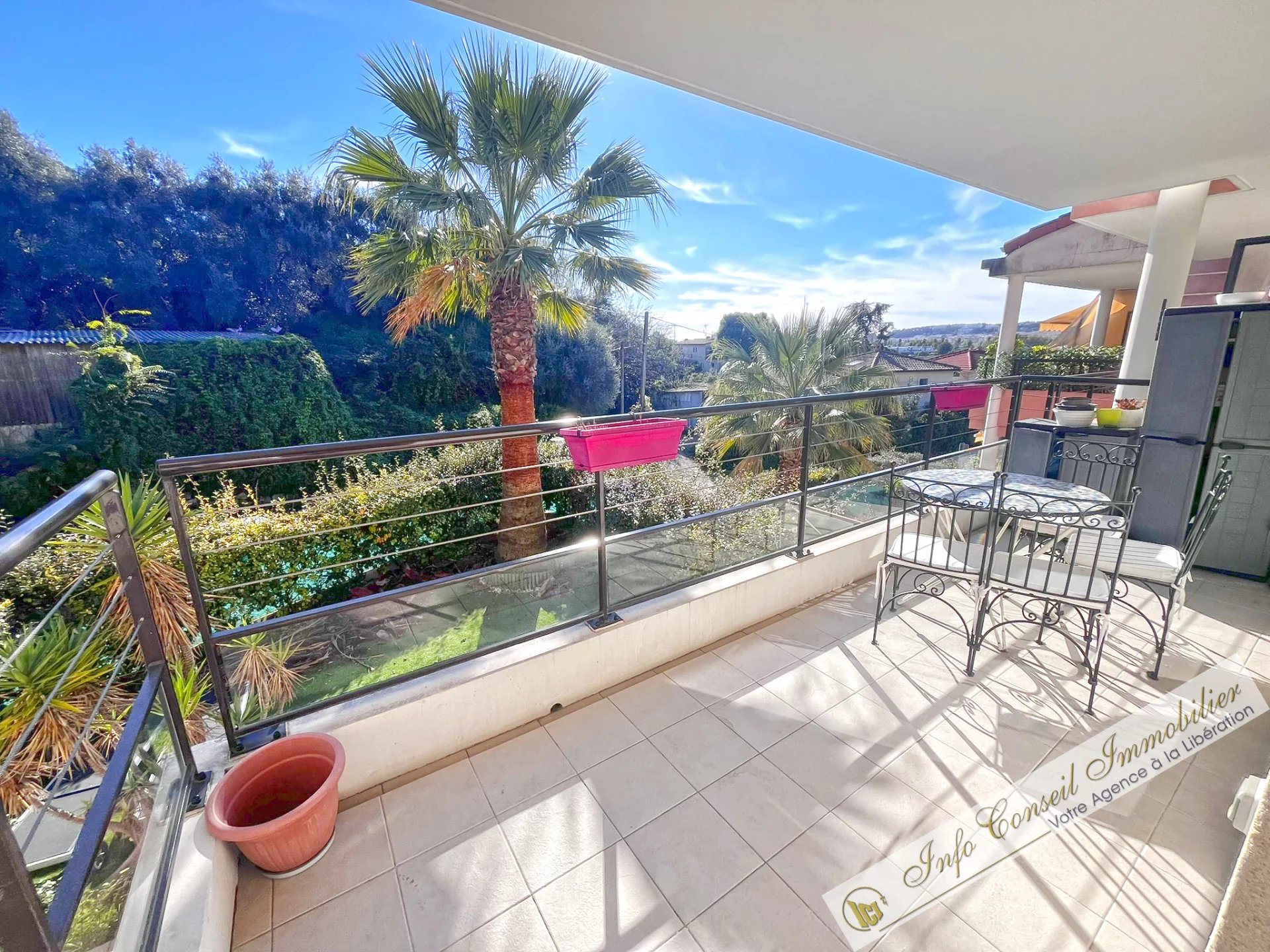 NICE OUEST - Résidence piscine - 2P Terrasse - Parking - 205.000 €