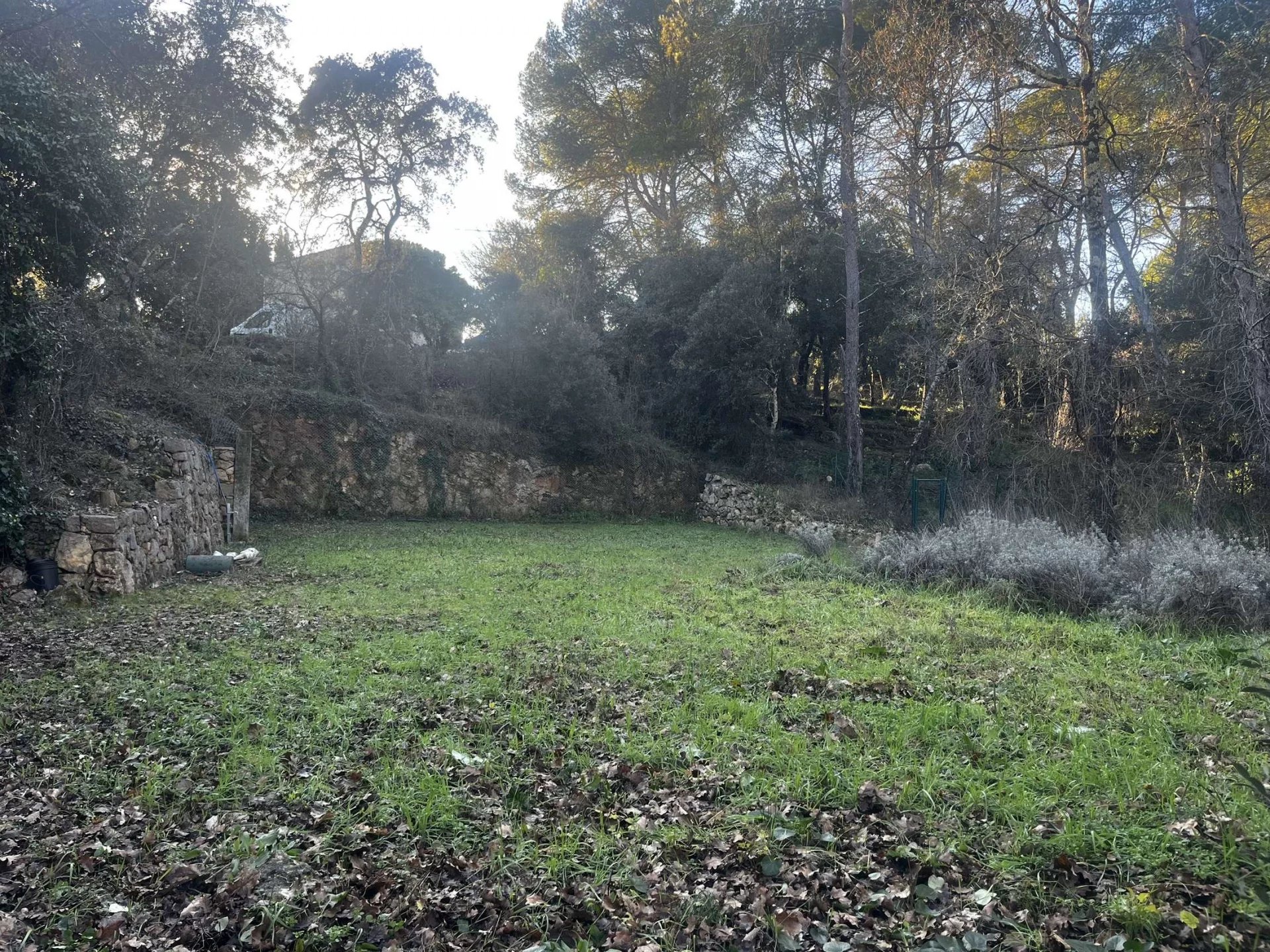 BUILDING LAND IN LORGUES