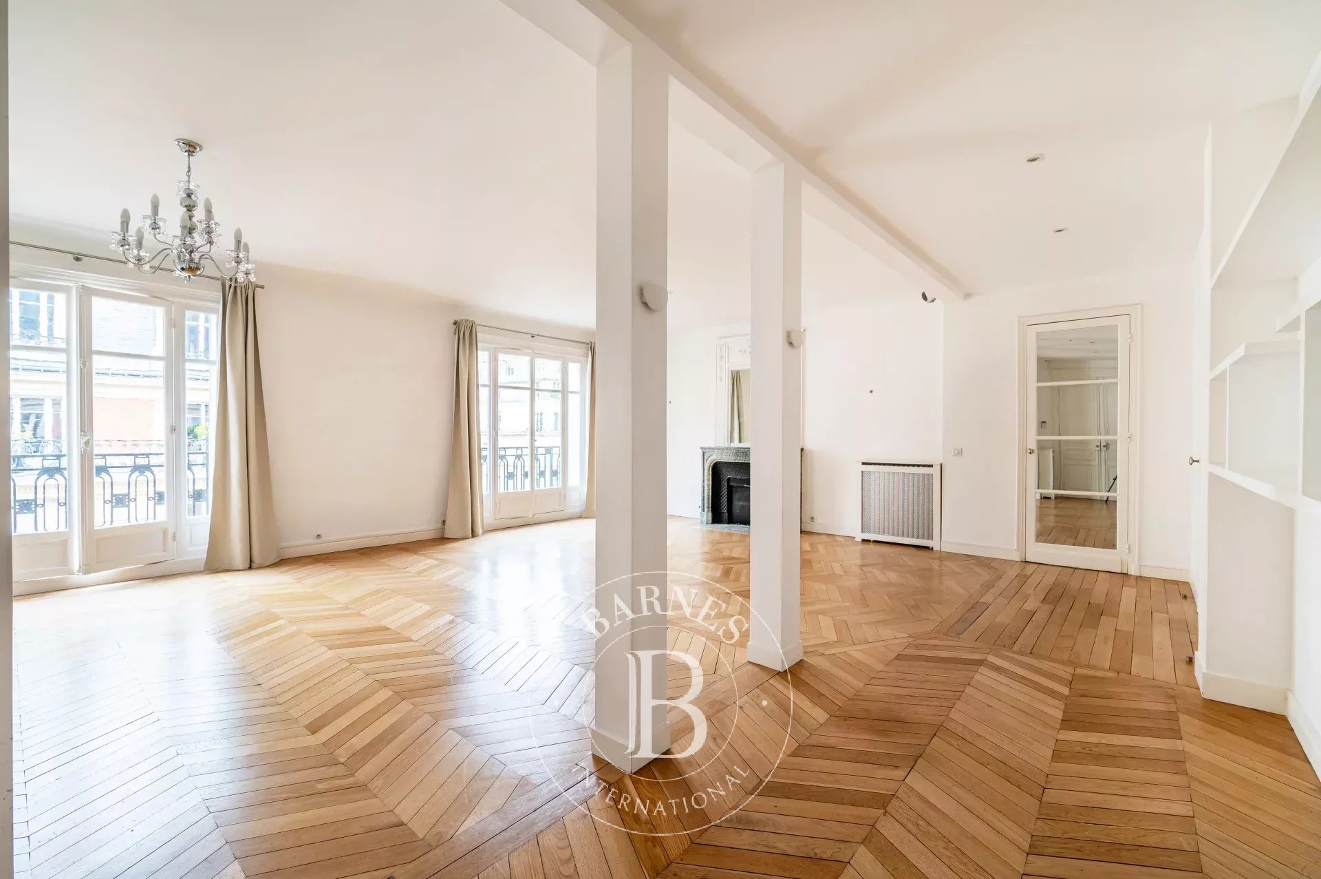 Neuilly - Sainte Foy-Mairie - 3-bed apartment - Balconies - Period features - picture 6