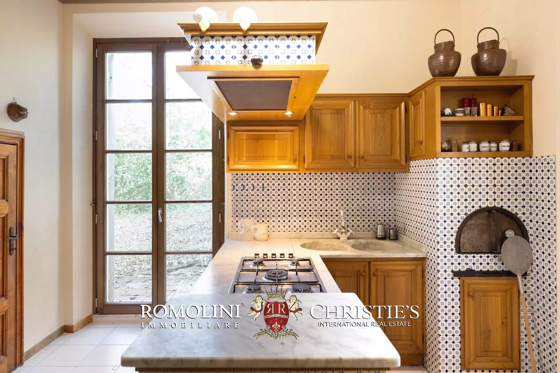 6 Bedroom Villa/Townhouse's Image 14