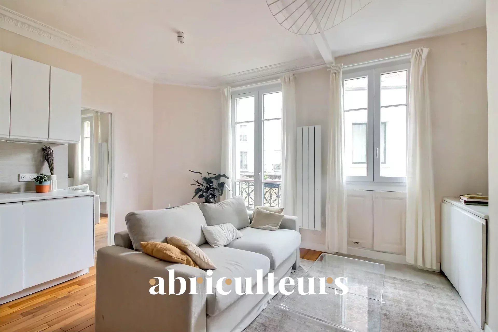 Charmant 2 pièces 41m2 rénové – Carré Versigny (Paris 18ème)