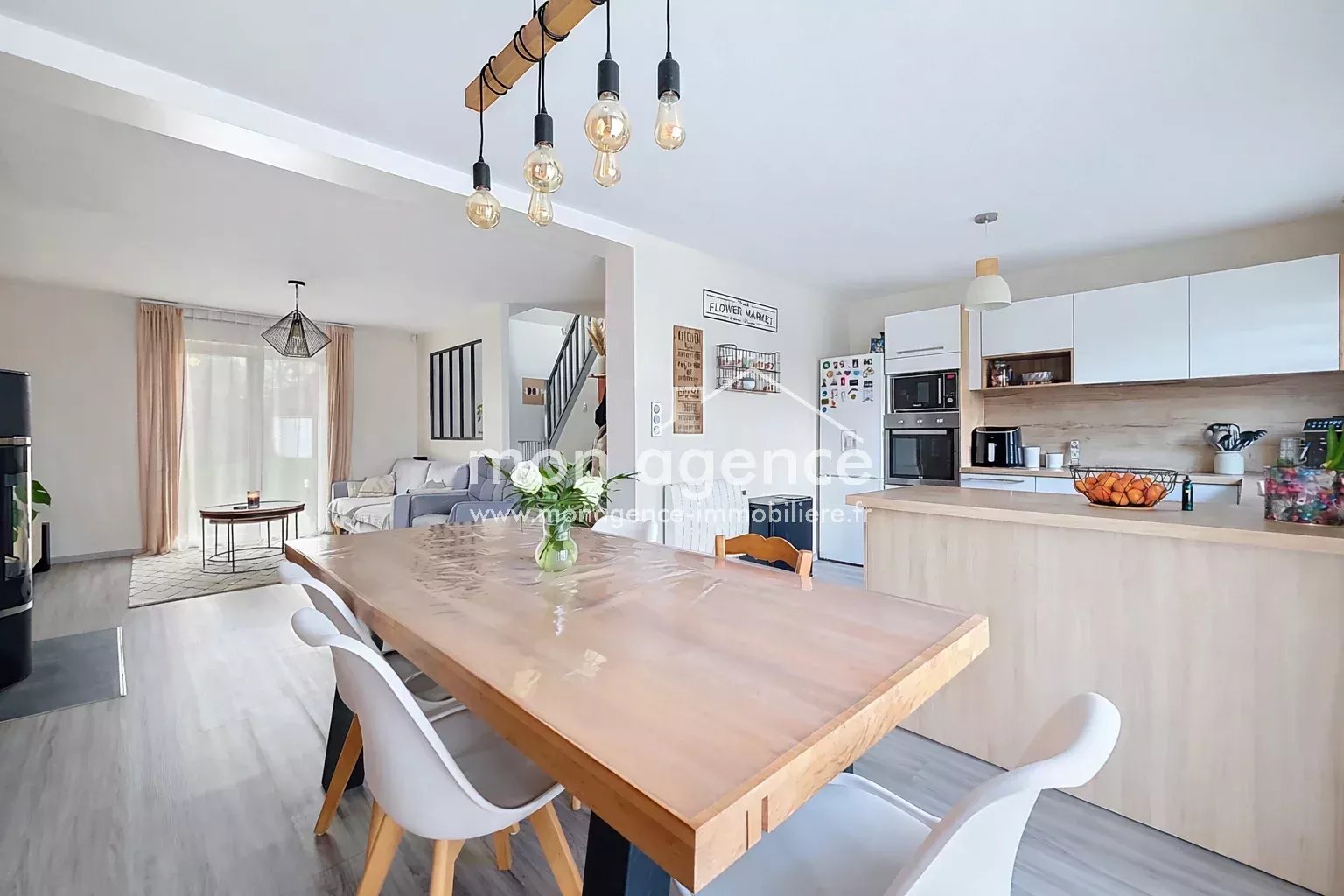 Maison familiale 6 chambres avec garage et terrain clos de 998 m²