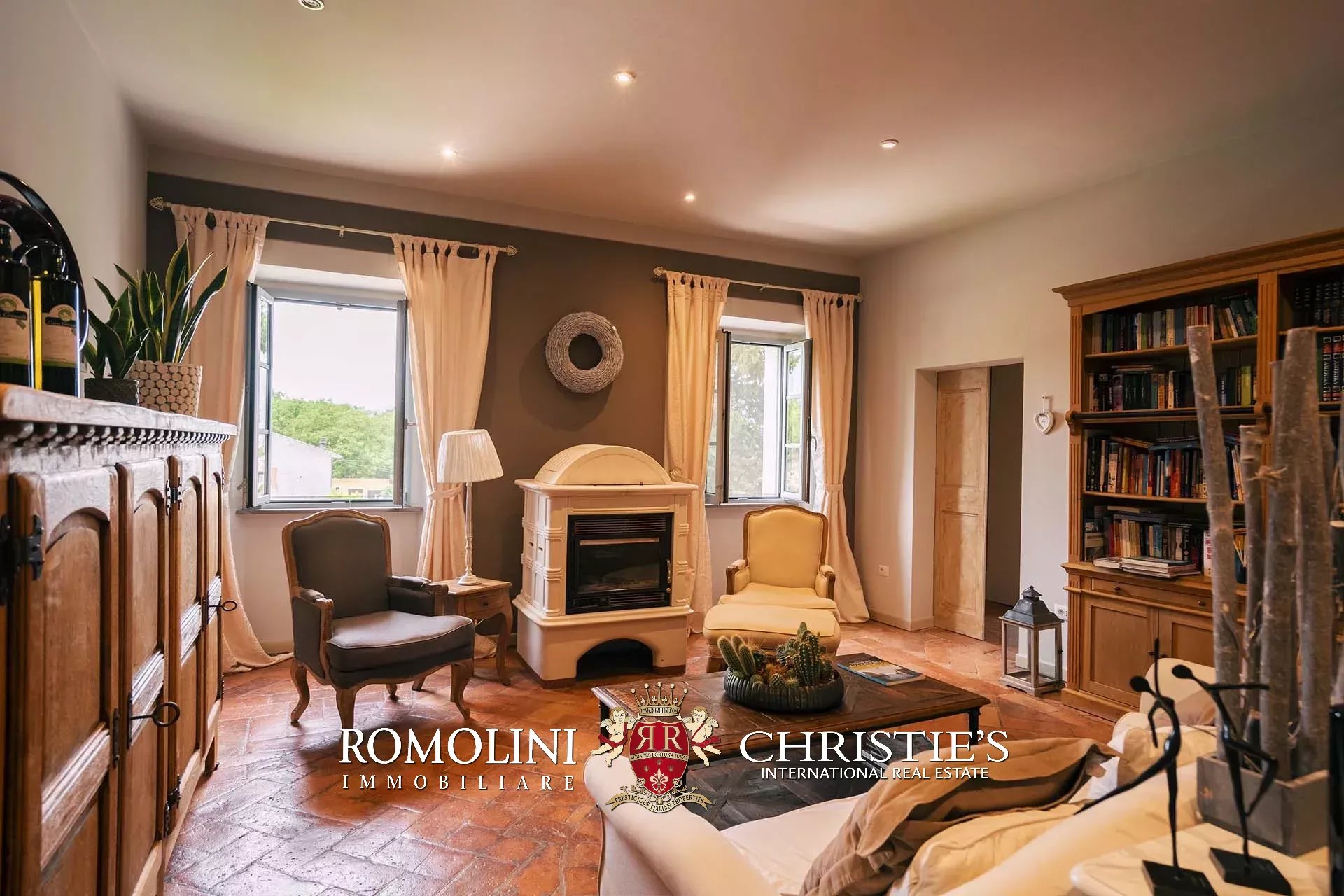 8 Bedroom Villa/Townhouse's Image 36