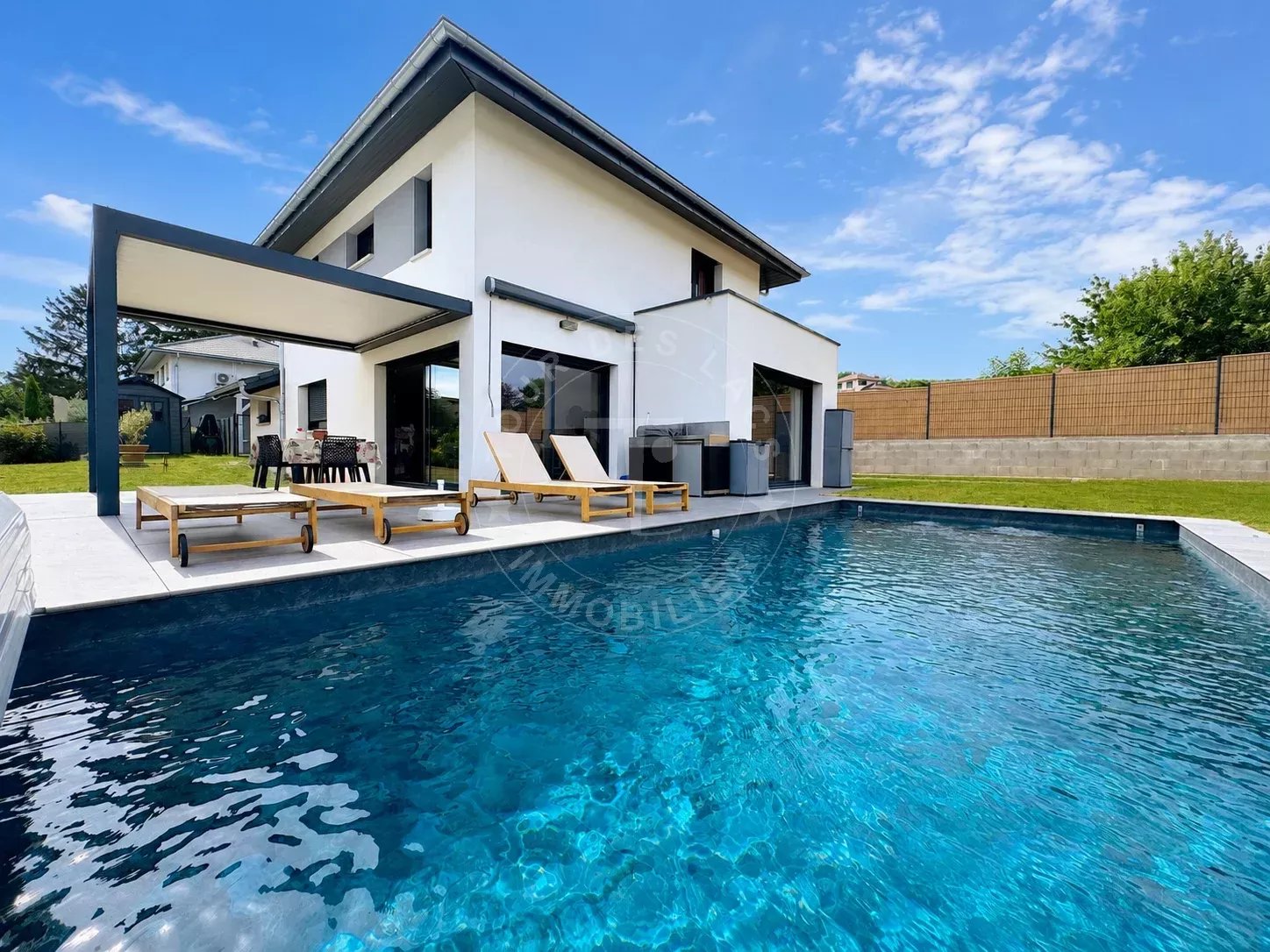 LOVAGNY – A VENDRE VILLA CONTEMPORAINE AVEC PISCINE