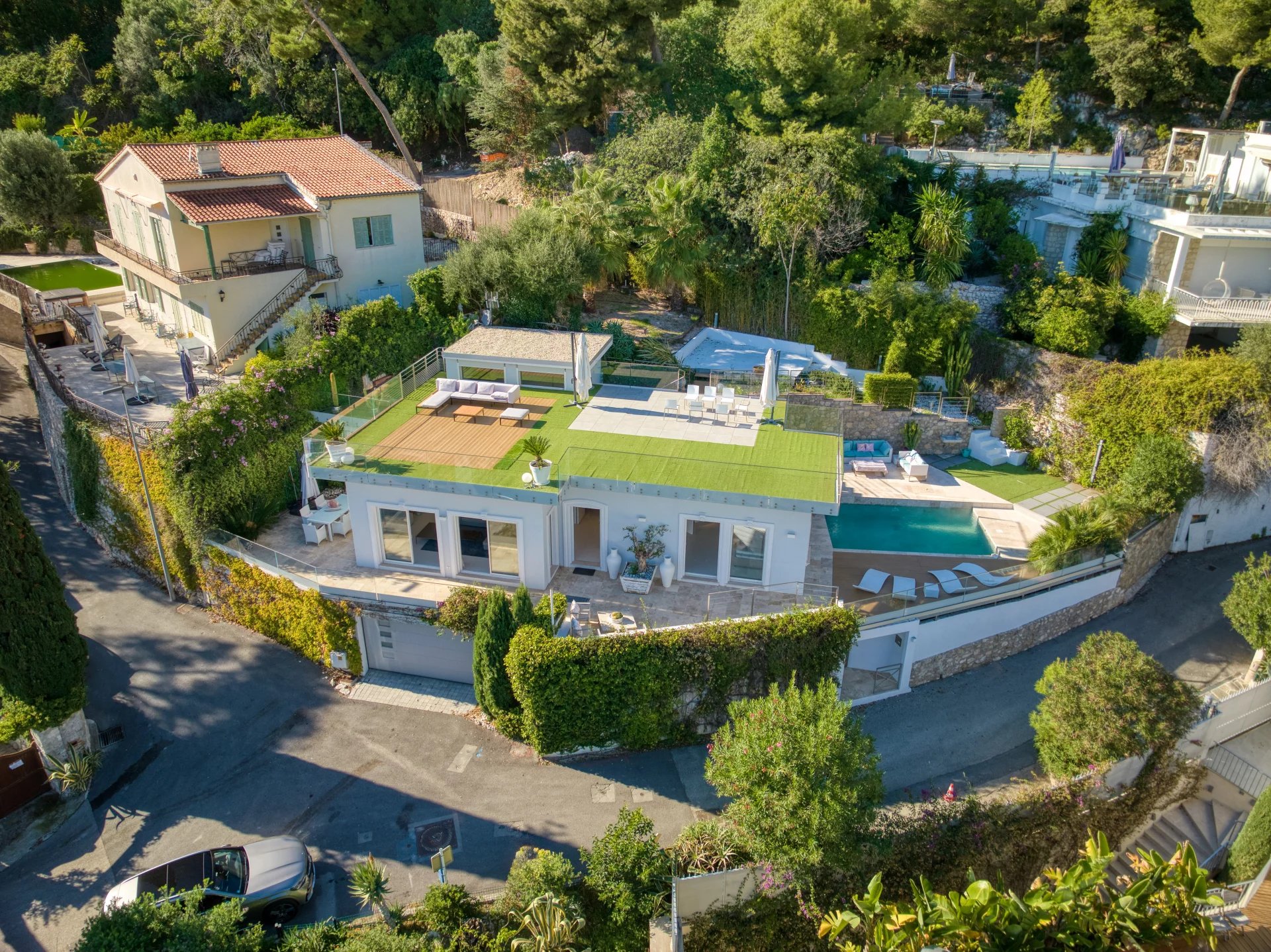 Éze Bord de mer  - Villa 220 m2, terrain 800 m2, piscine, garage