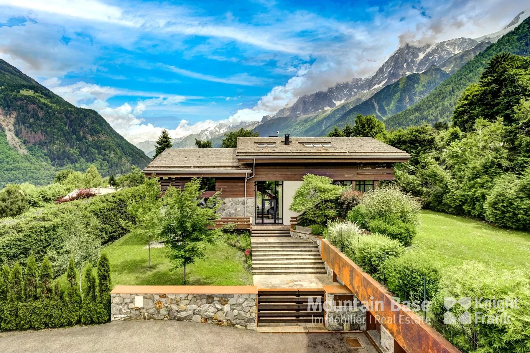 Photo of Beautifully designed, contemporary 4/5 bedroom chalet in a quiet area of Les Houches