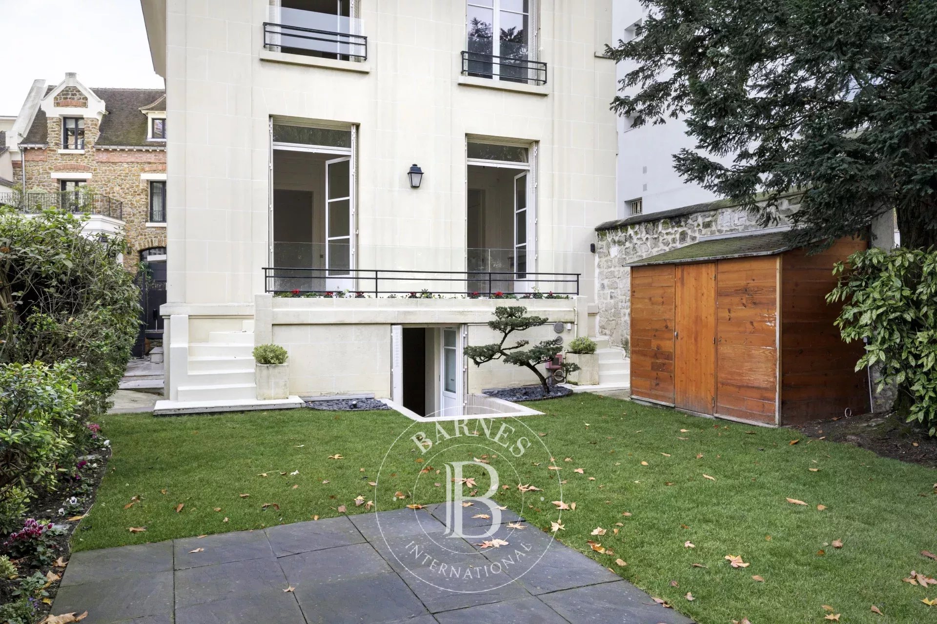 1930s MANSION - PRIVATE STREET - GARDEN - NEUILLY / SAUSSAYE-PERRONET - picture 11