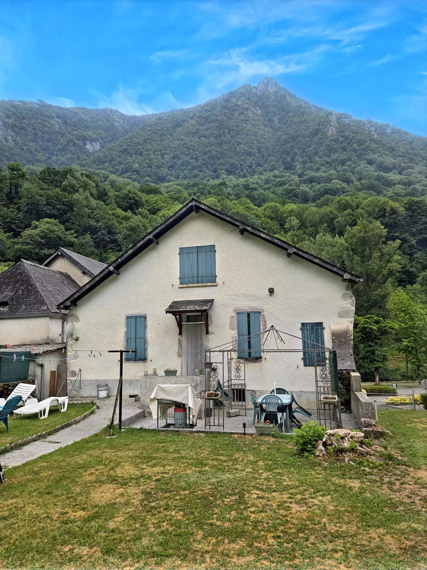 AN INVESTIMMO : Maison dans le beau village de Cette-Eygun
