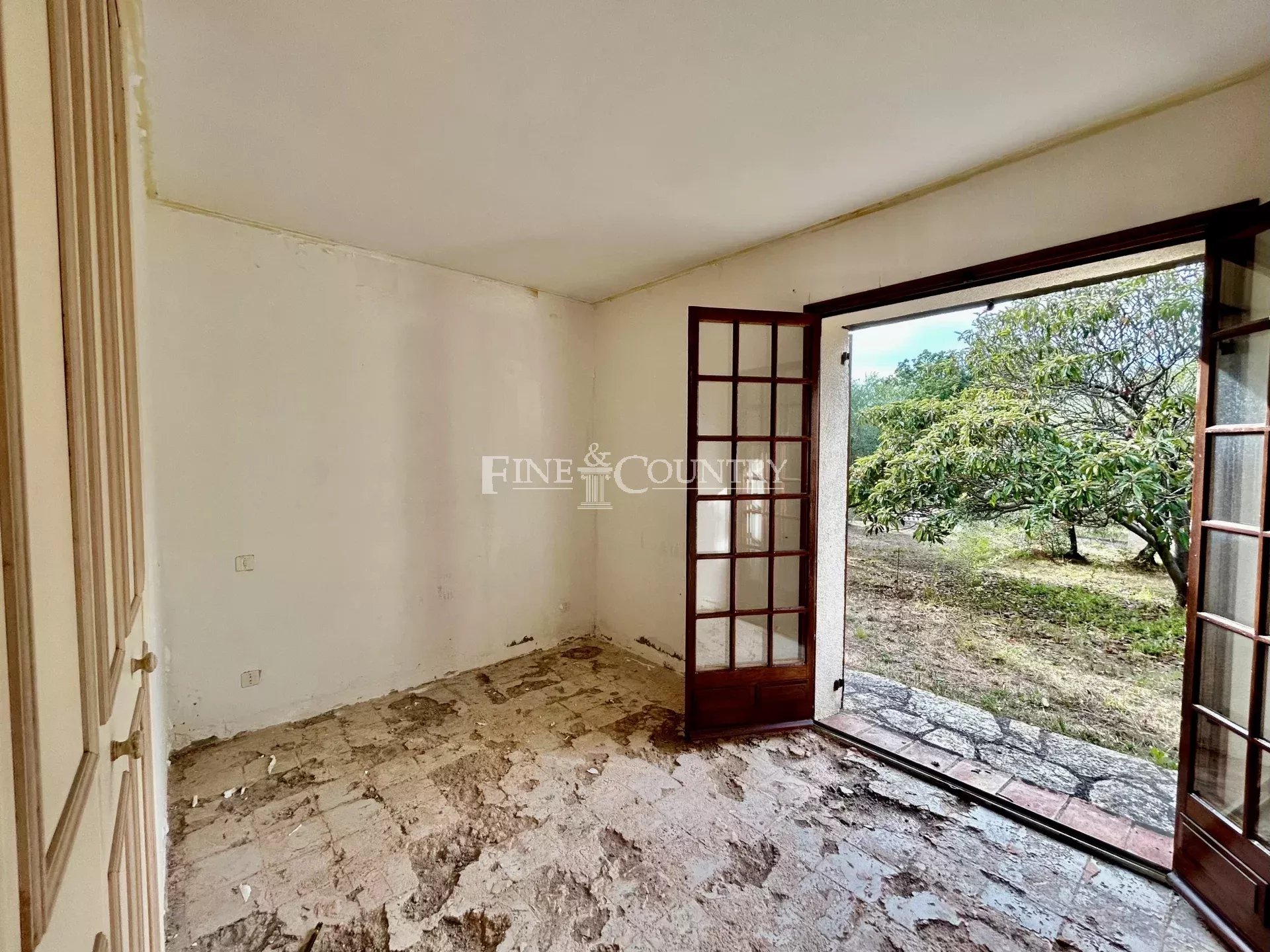 Photo of Villa and land for sale in Montauroux