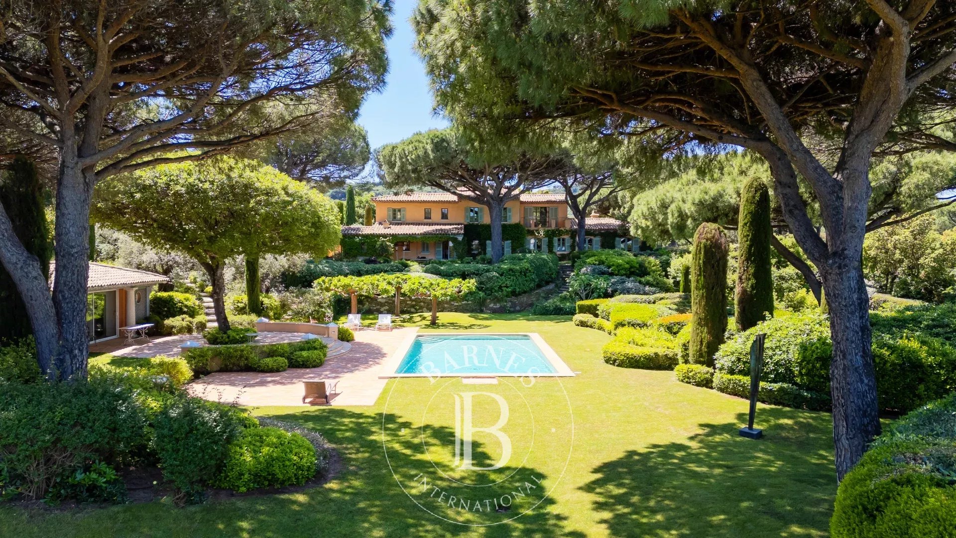 RAMATUELLE - CHARMING PROPERTY WITH 7 BEDROOMS AND SEA VIEW - picture 12 title=