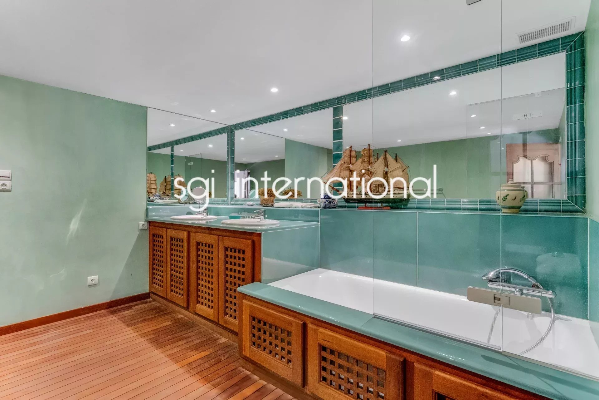 REF 2176 - RAMATUELLE - BASTIDE - VUE PANORAMIQUE