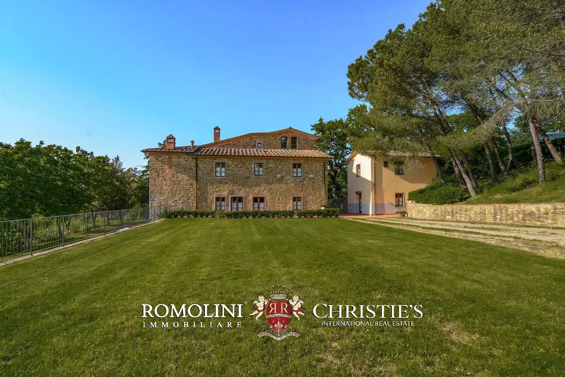 8 Bedroom Villa/Townhouse's Image 20