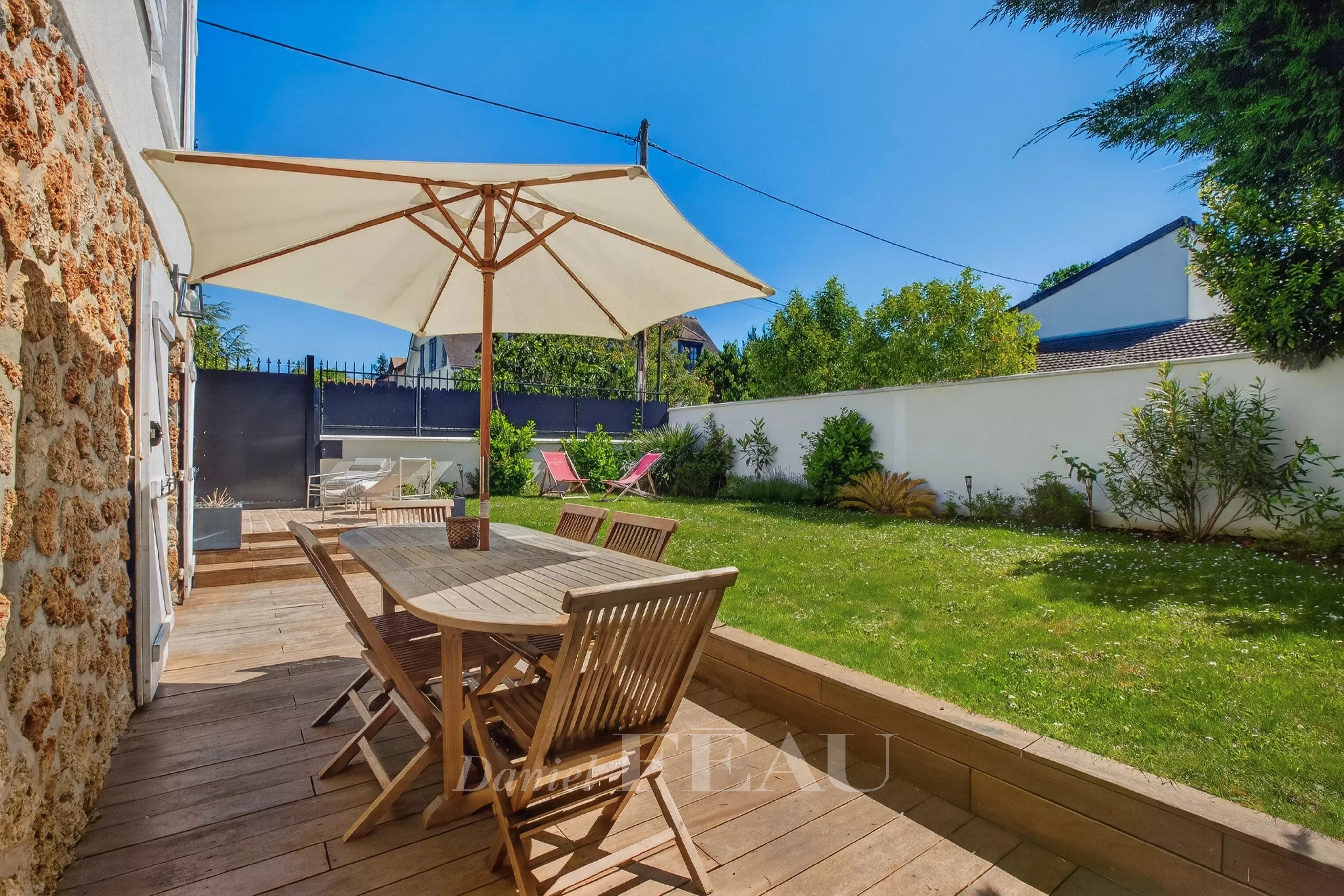 Vaucresson – An ideal 5-bed family home