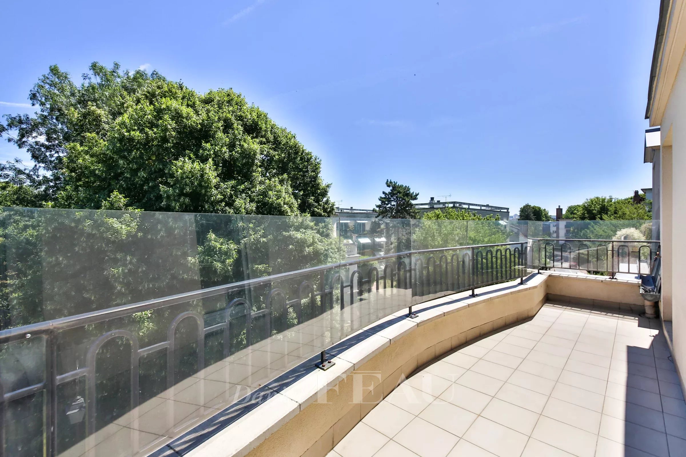 Saint-Cloud - Duplex non-meublé, 4 chambres.